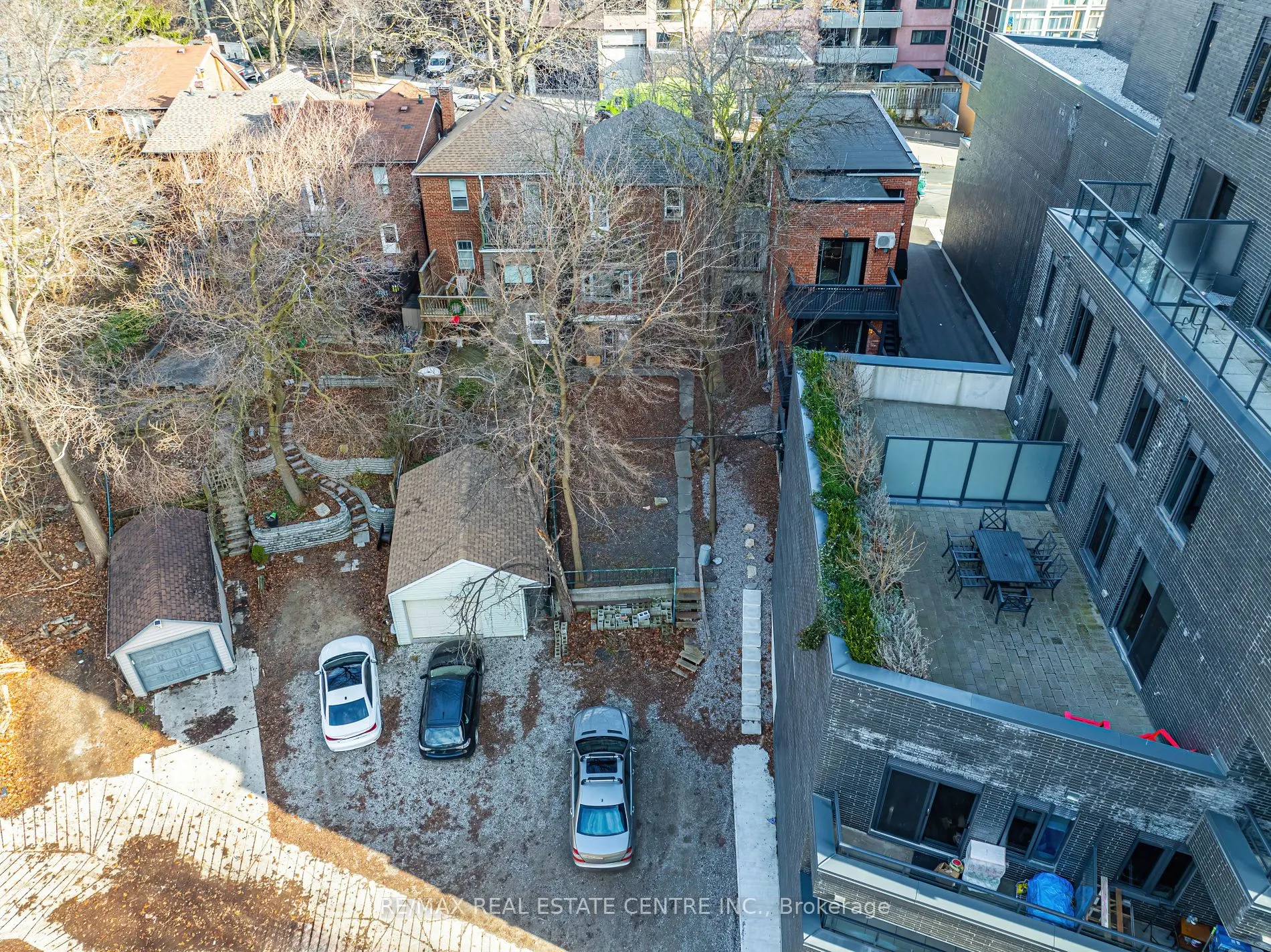 8 MAIN St
