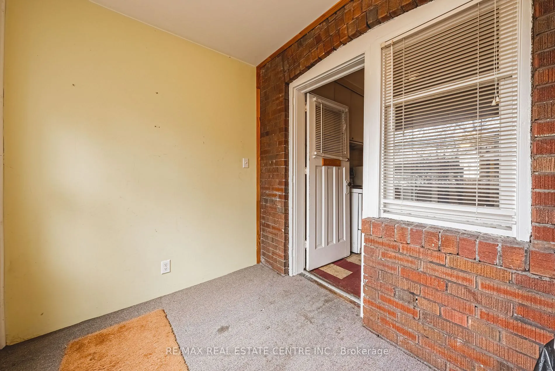 8 MAIN St