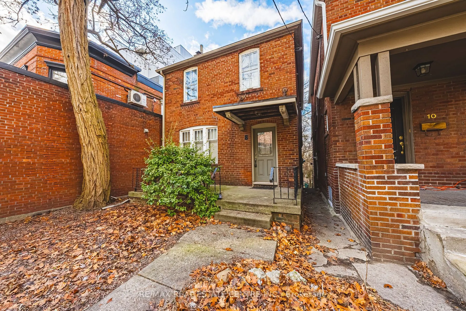 8 MAIN St