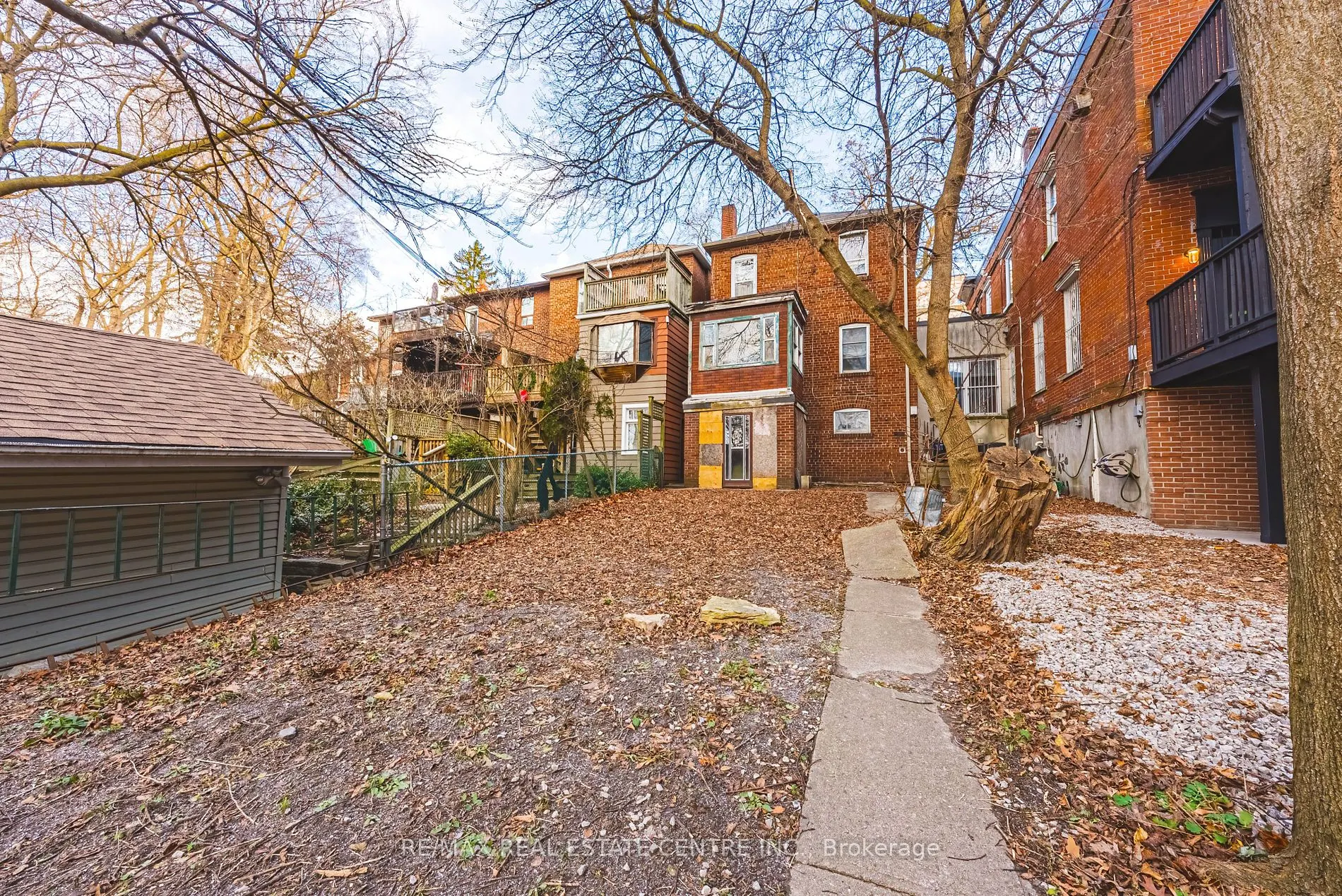 8 MAIN St