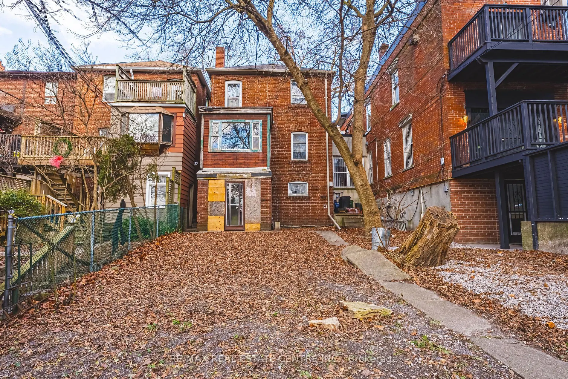 8 MAIN St