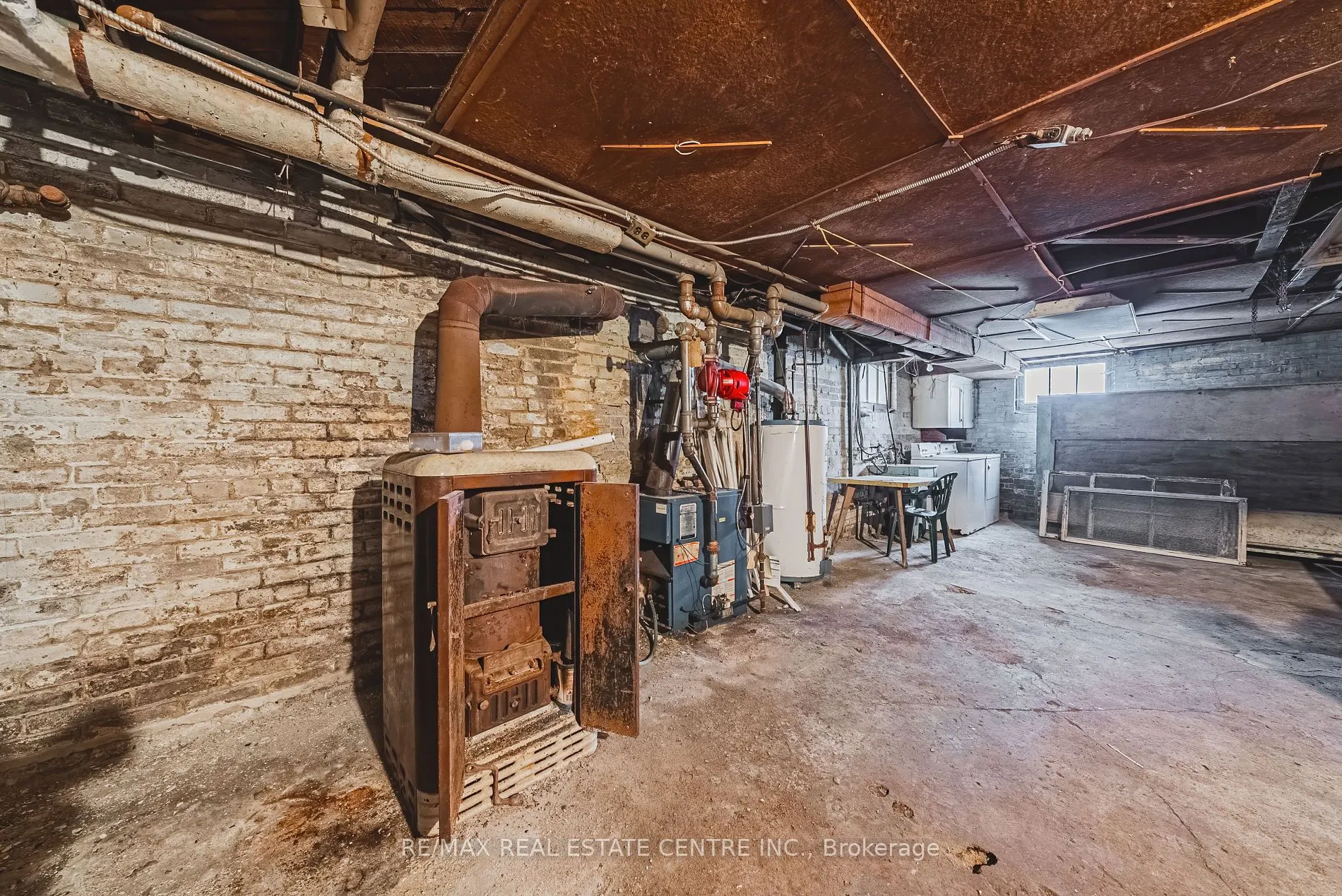 8 MAIN St