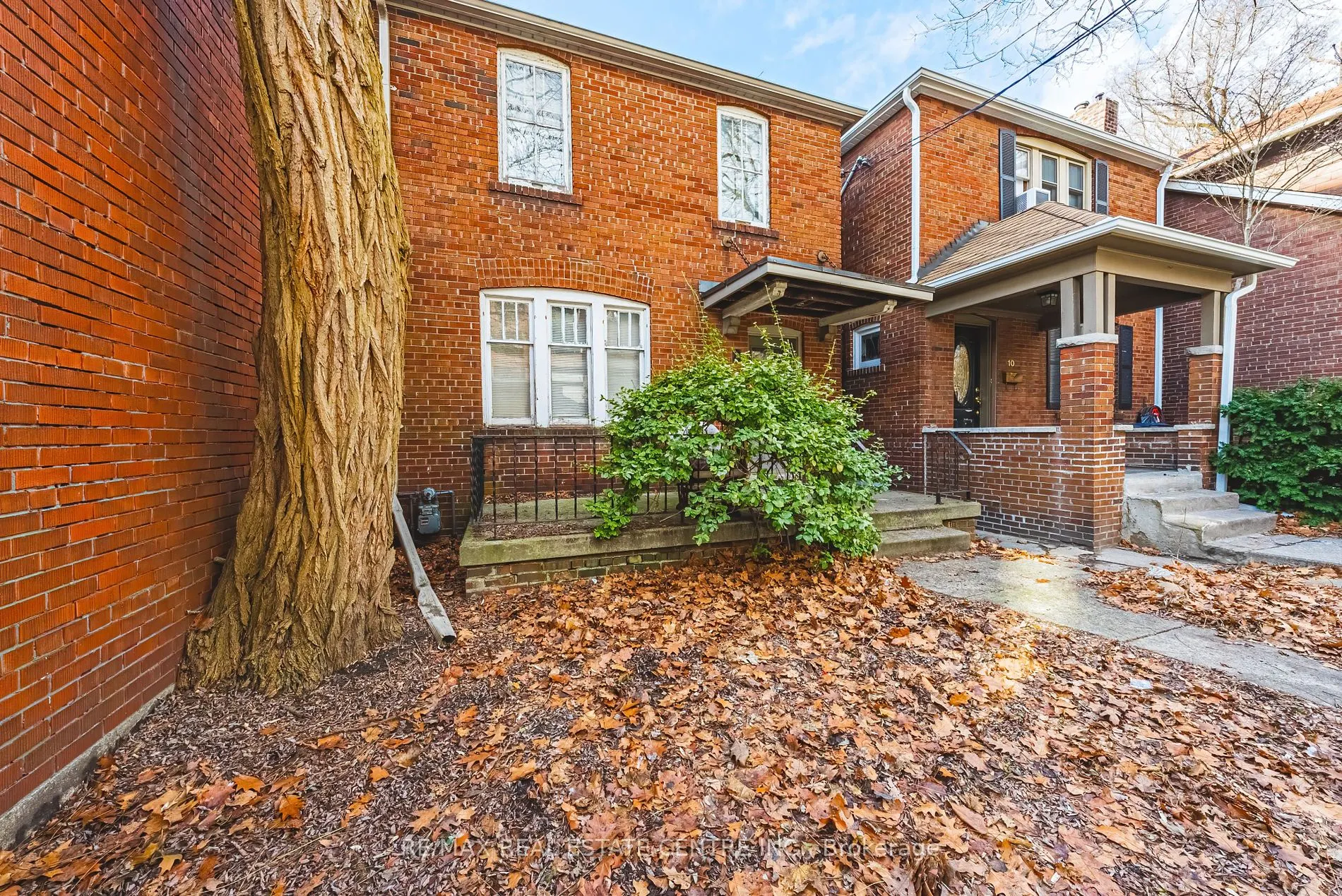 8 MAIN St