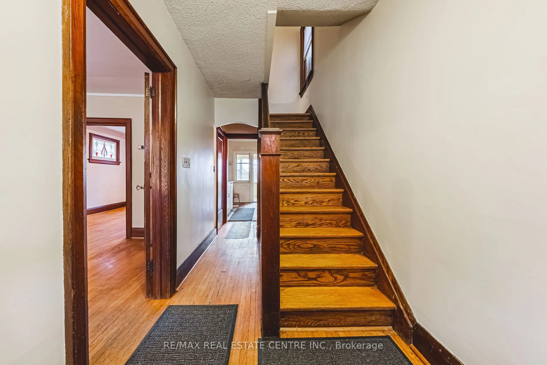 8 MAIN St
