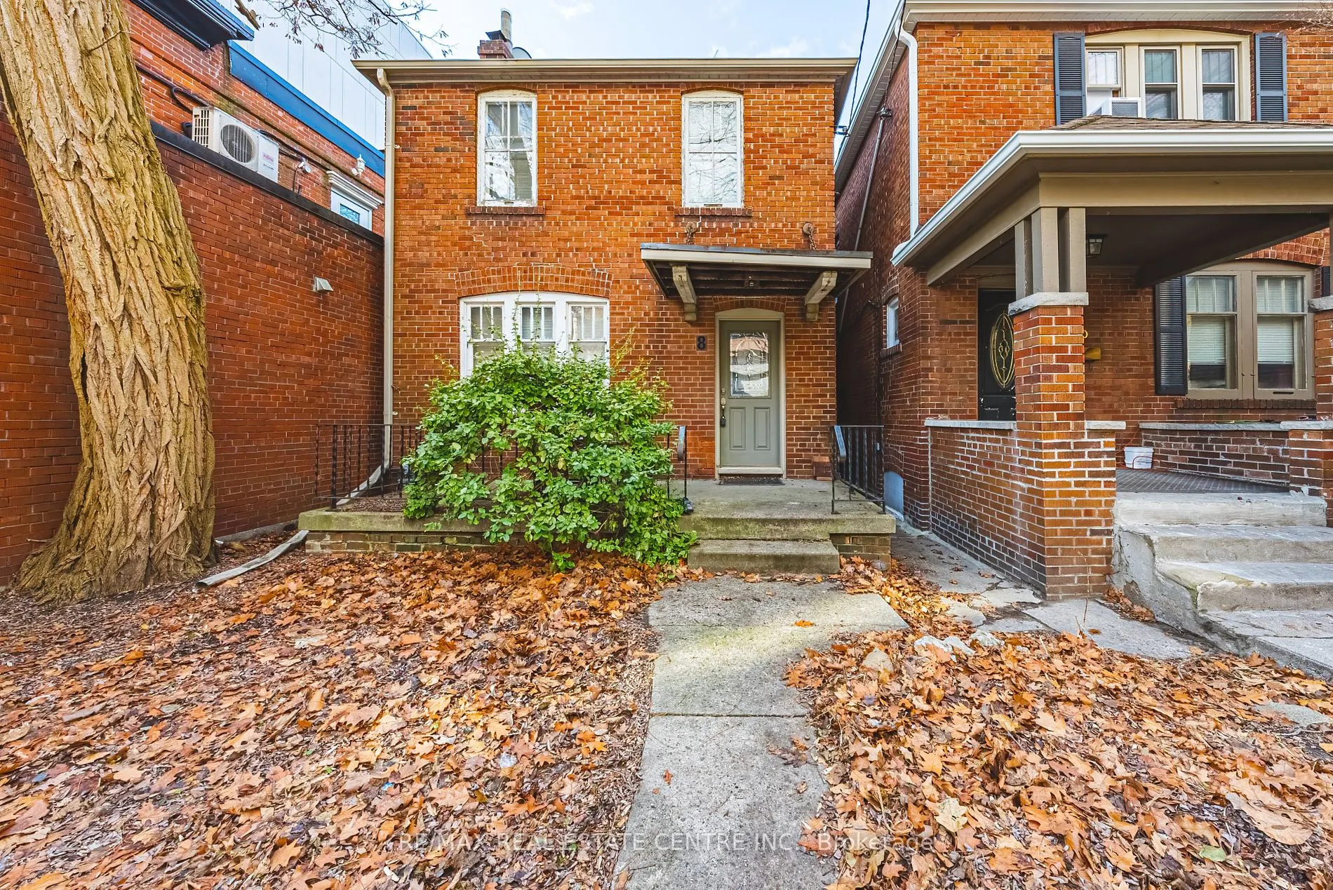 8 MAIN St