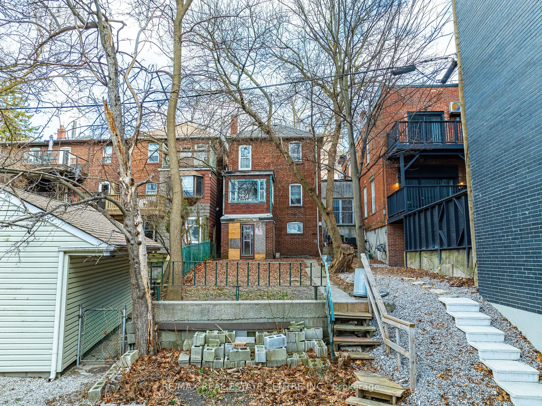 8 MAIN St