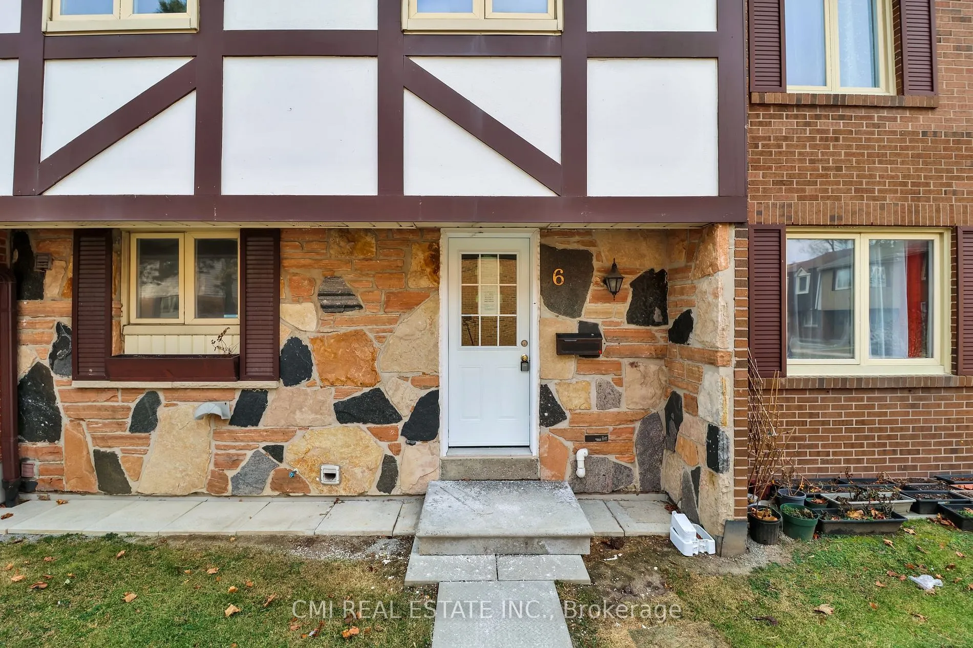 270 TIMBERBANK Blvd, #6