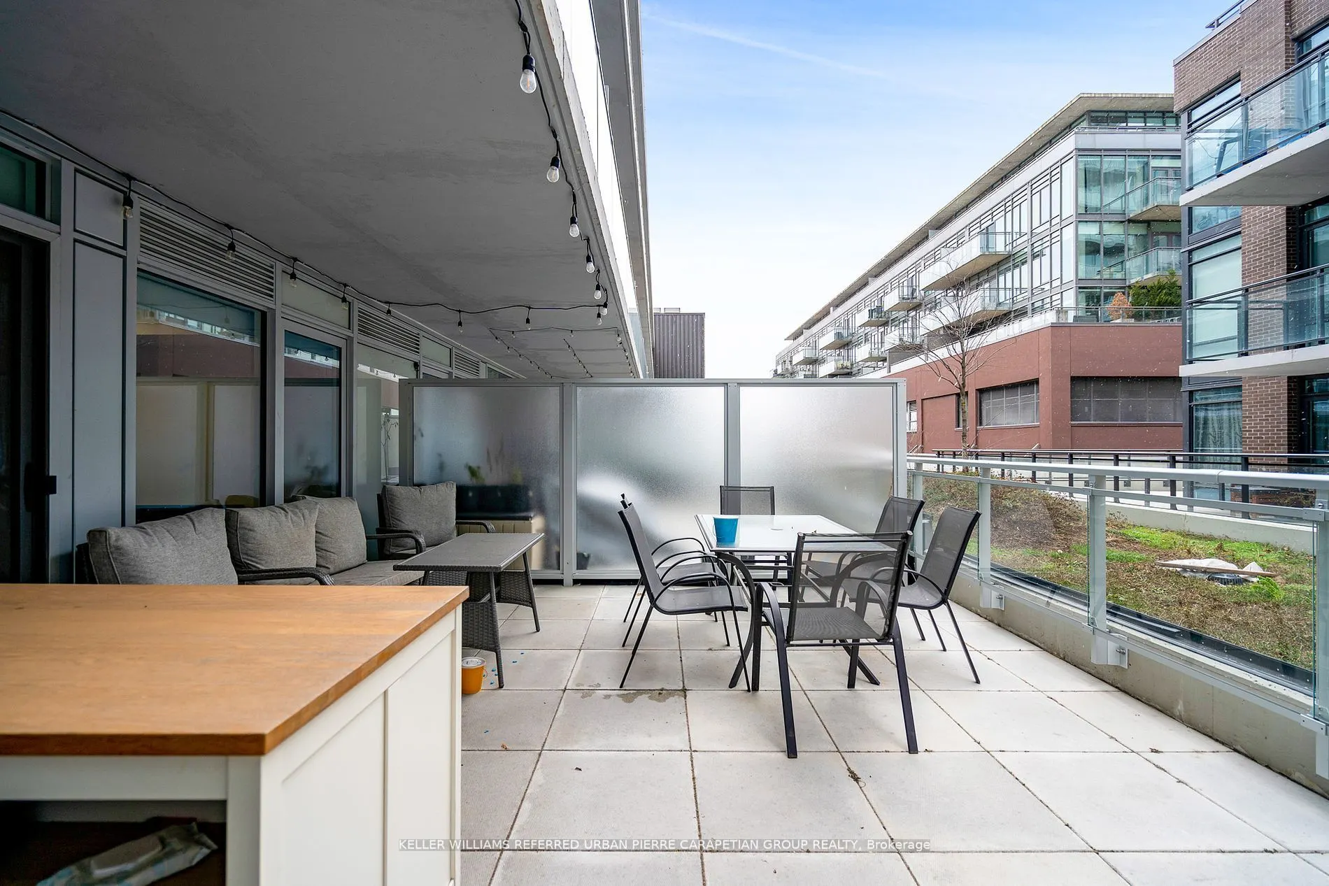 665 Queen St E, #213