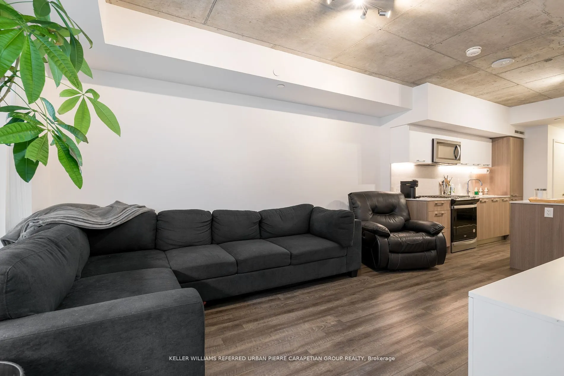 665 Queen St E, #213