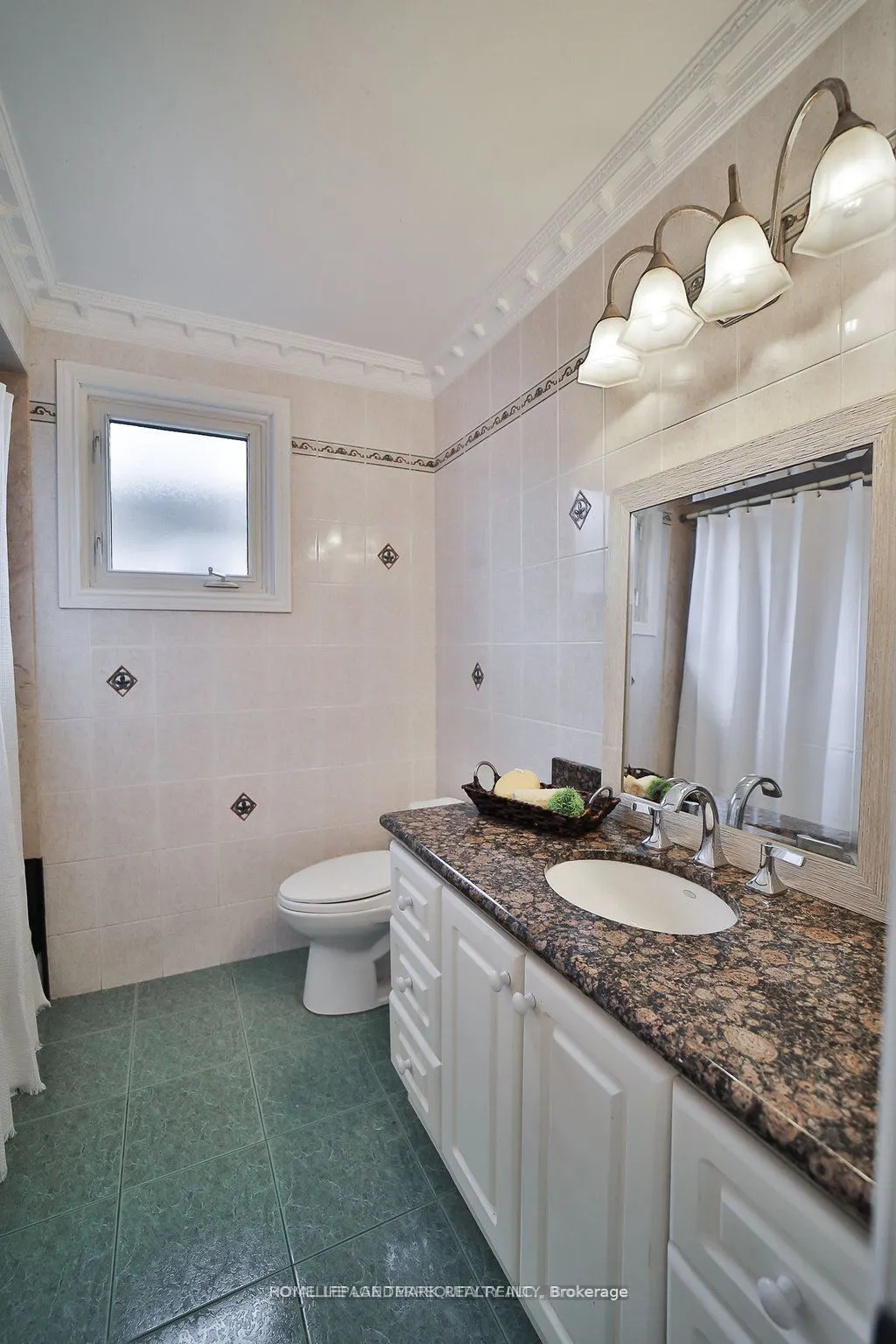 16 Mansfield Cres