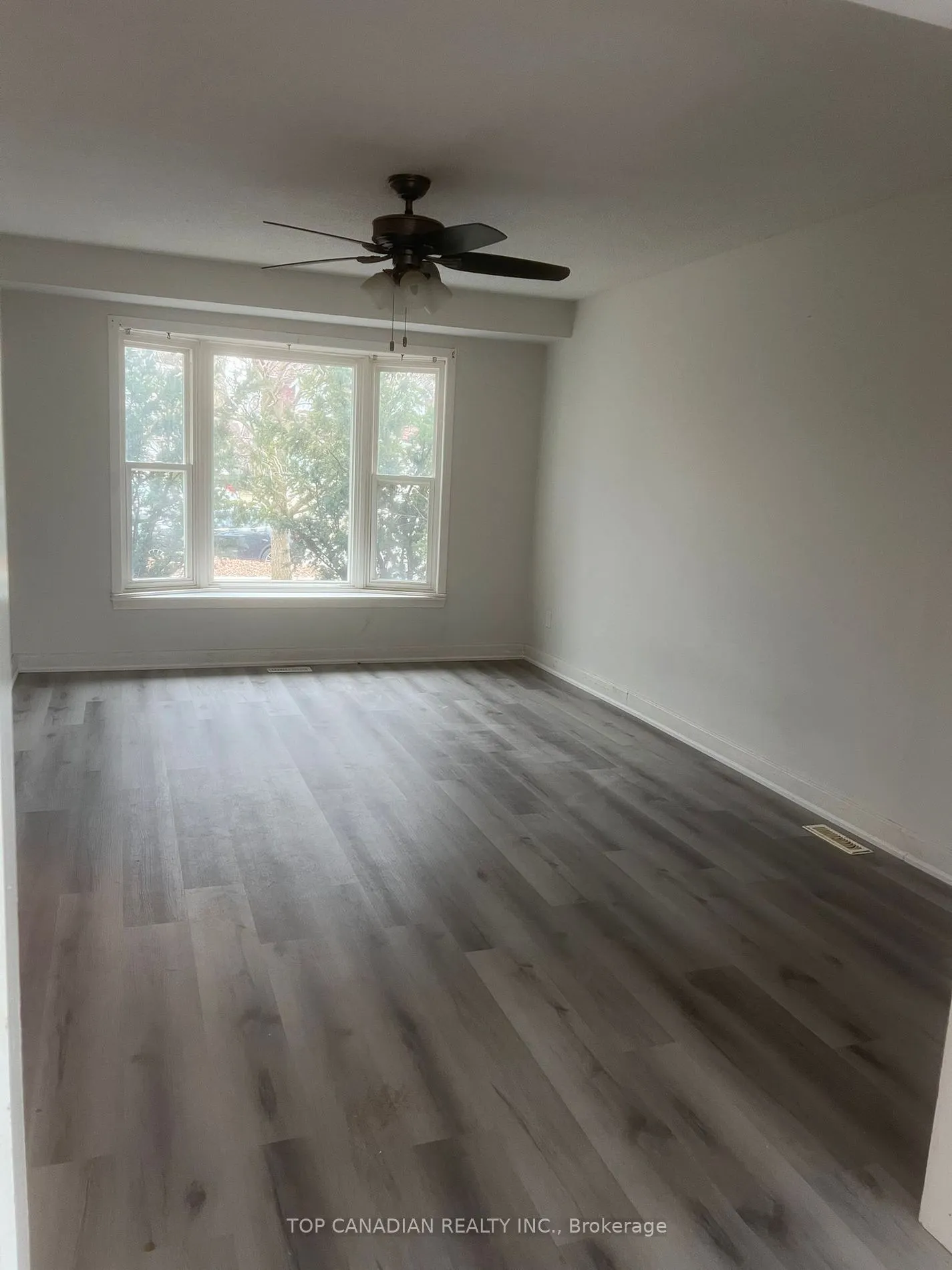 1398 Tampa Cres