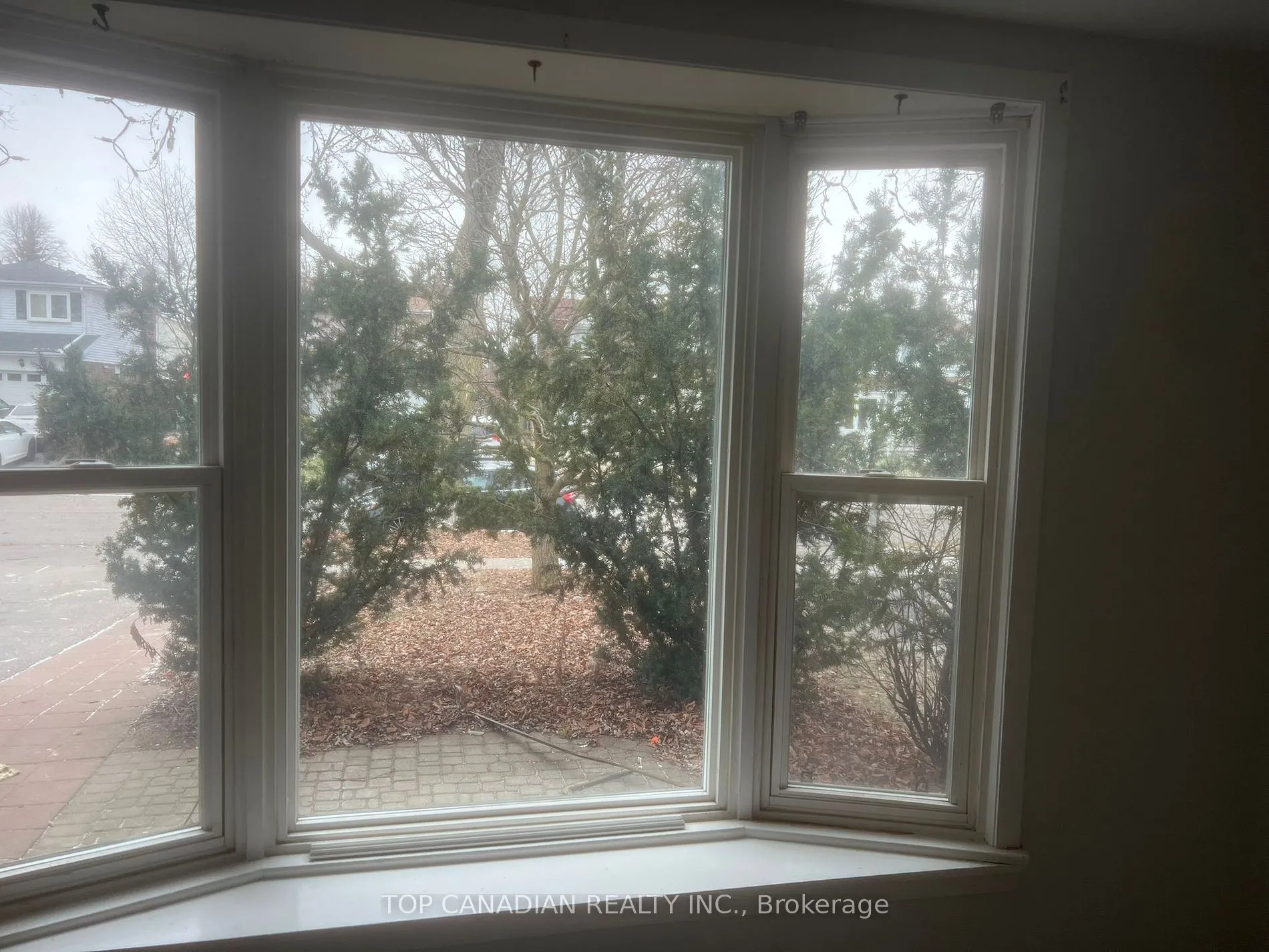 1398 Tampa Cres