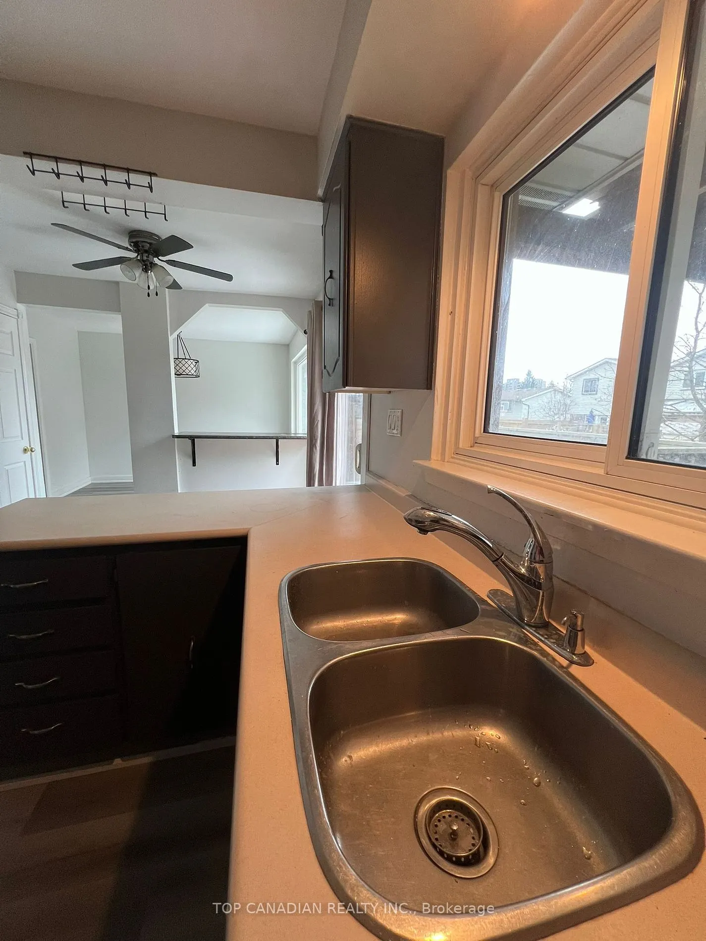 1398 Tampa Cres