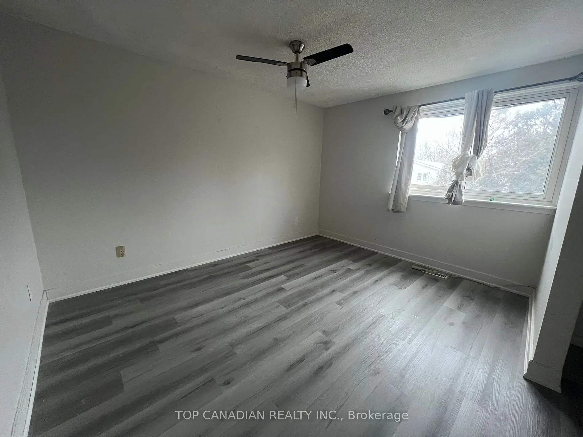 1398 Tampa Cres