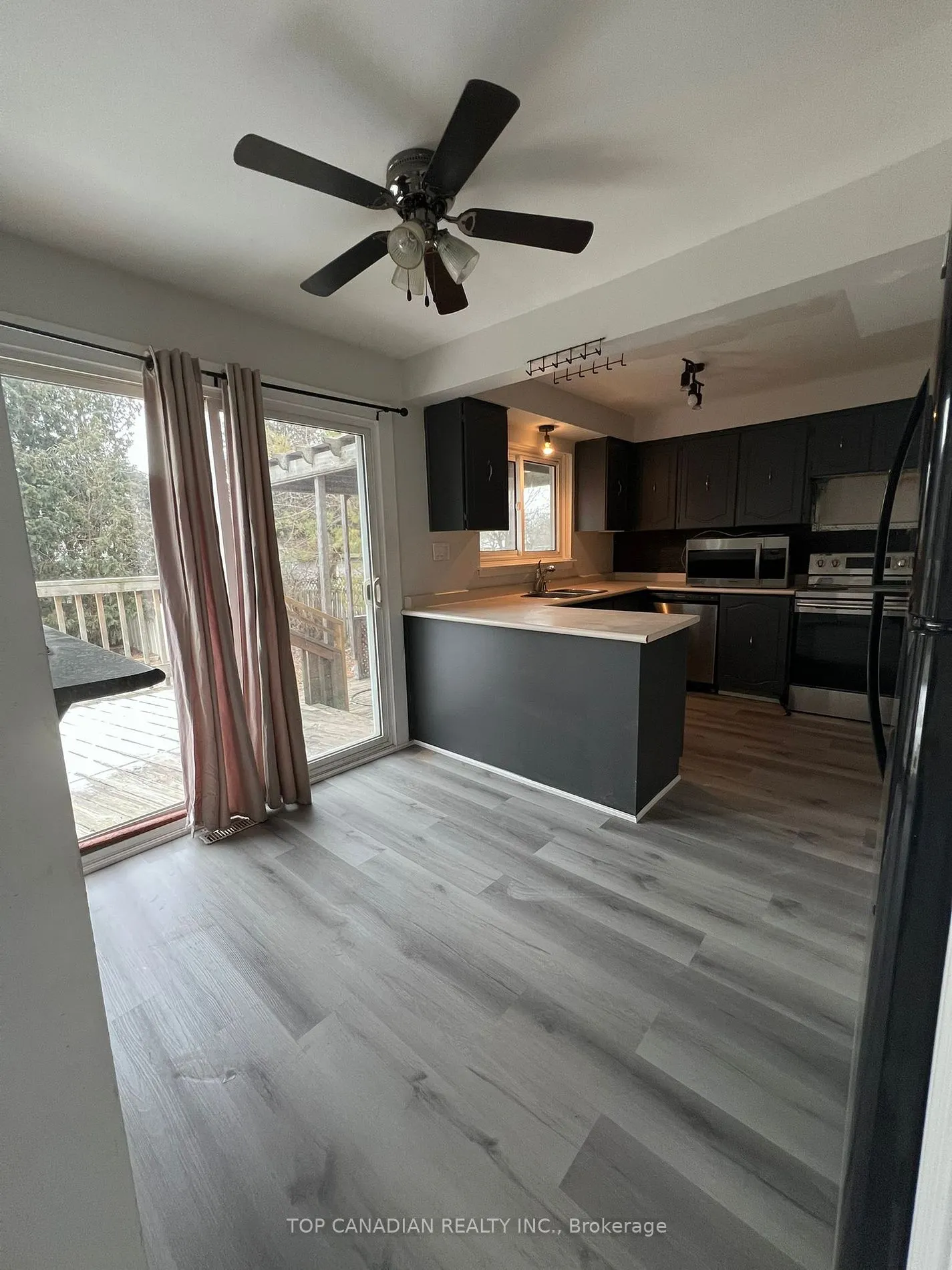 1398 Tampa Cres