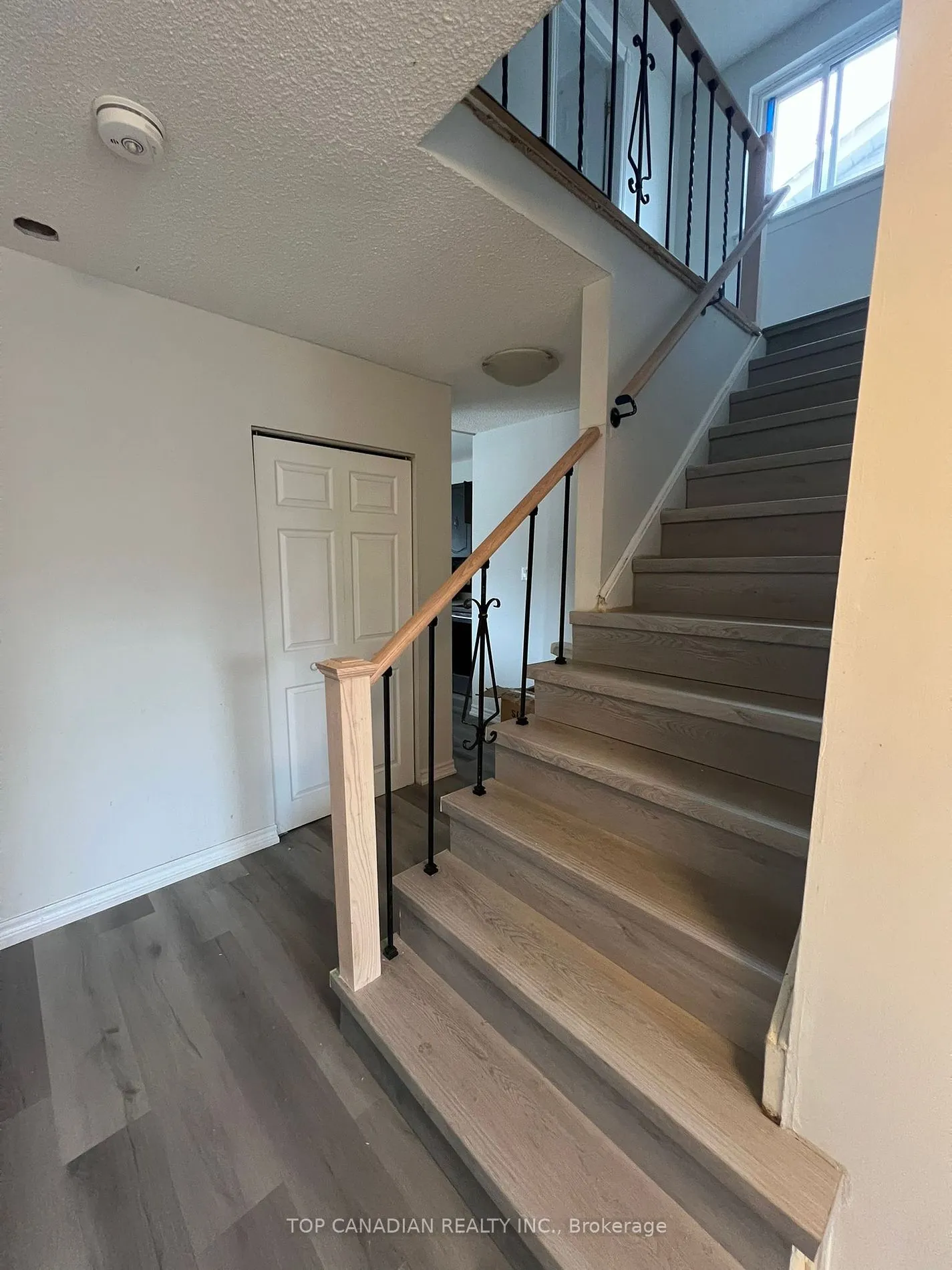 1398 Tampa Cres
