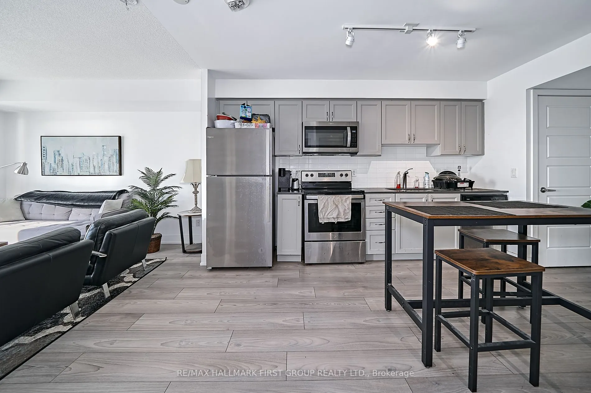1255 Bayly St, #608