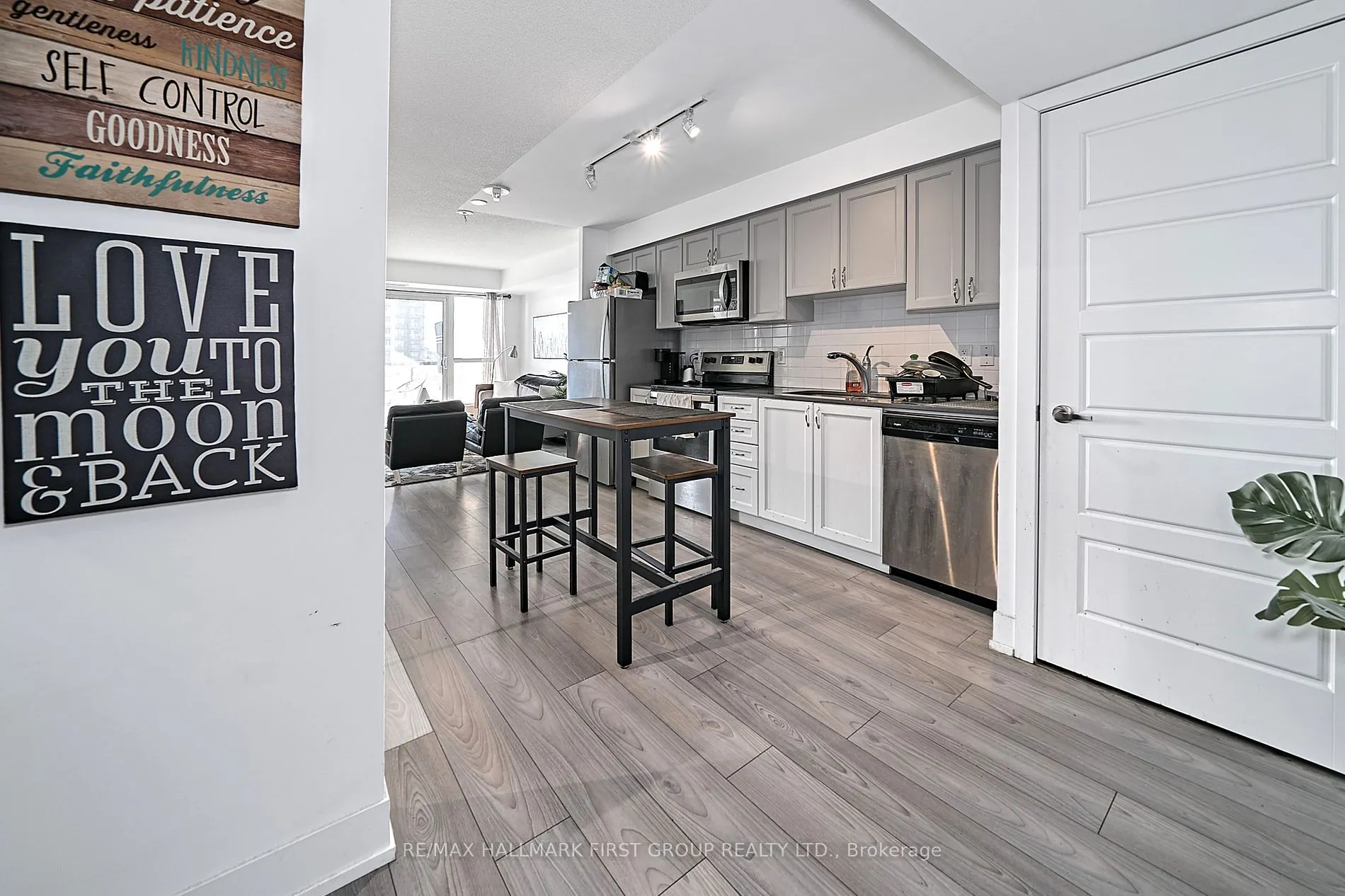 1255 Bayly St, #608