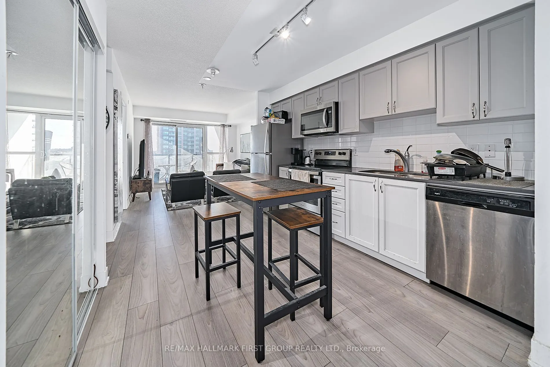 1255 Bayly St, #608