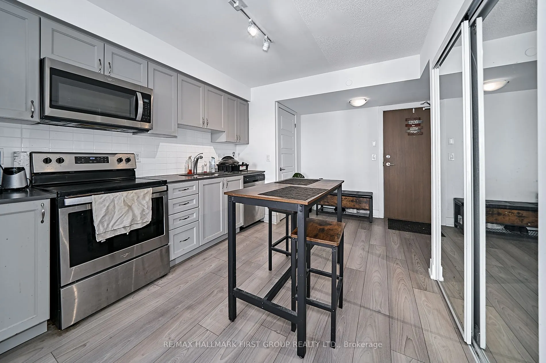 1255 Bayly St, #608