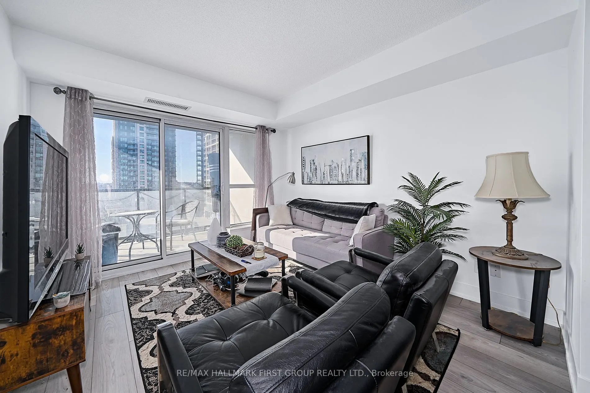 1255 Bayly St, #608