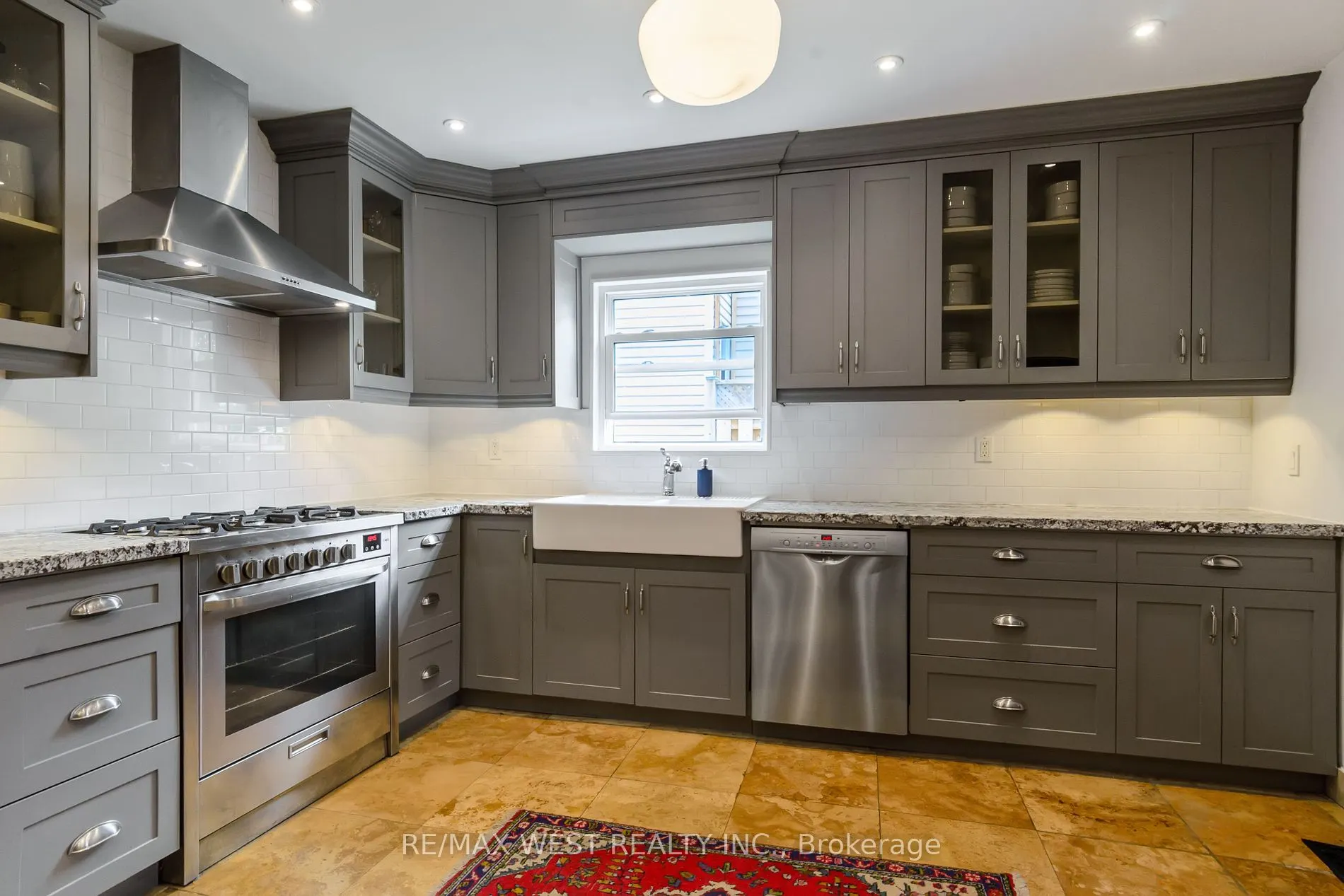 68 Hastings Ave