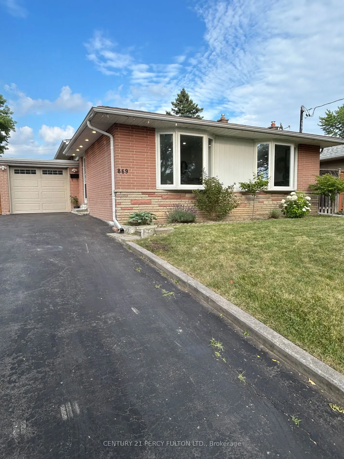 869 Scarborough Golf Club Rd