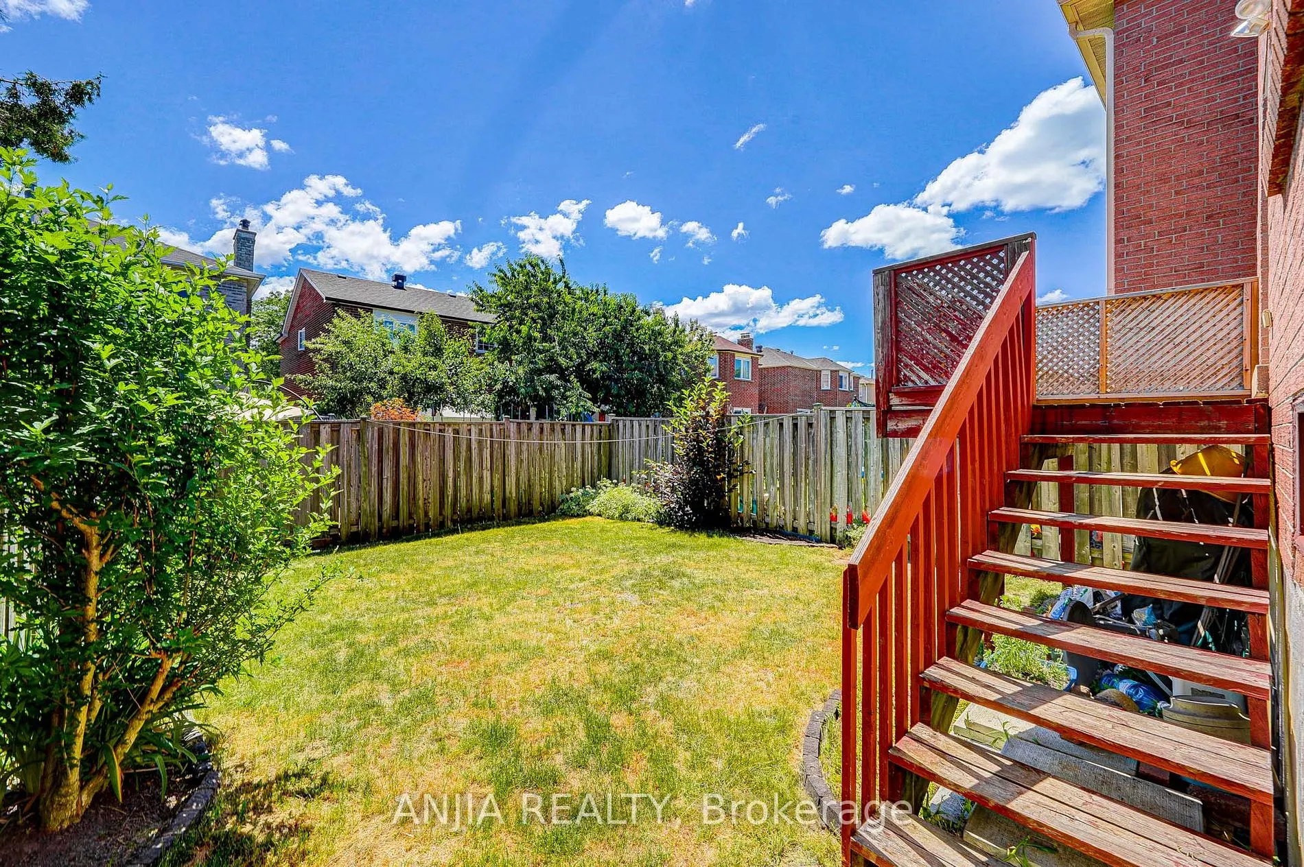 174 Roxanne Cres