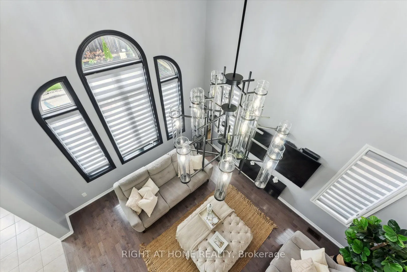 7 Carl Raby St