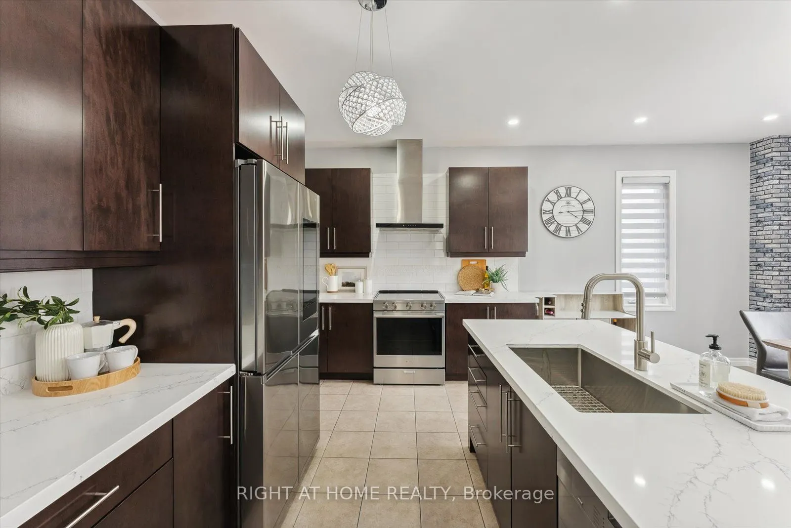 7 Carl Raby St