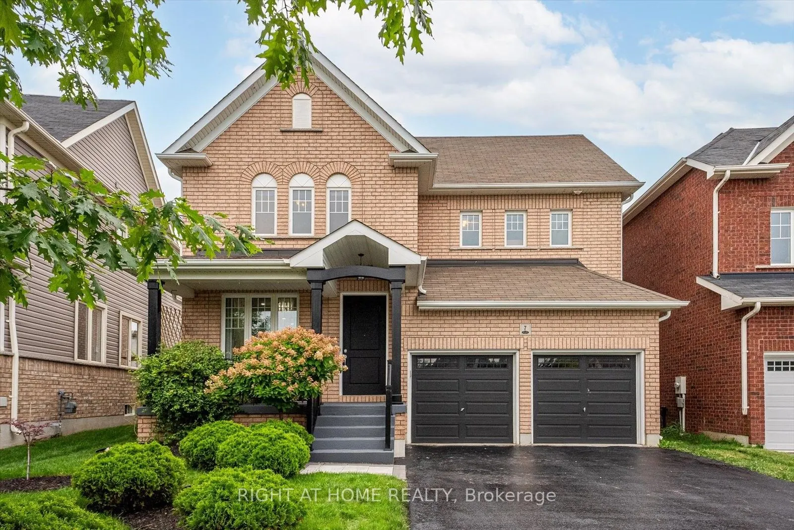7 Carl Raby St