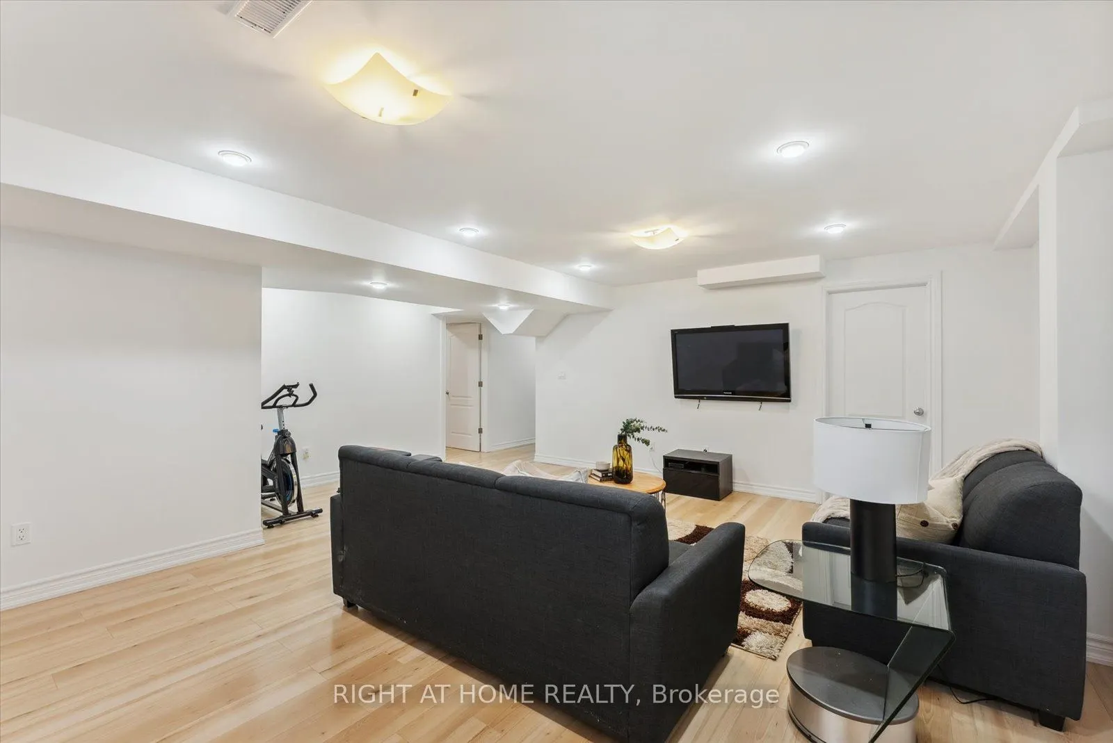 7 Carl Raby St