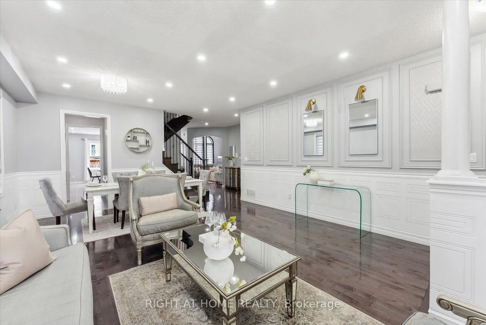 7 Carl Raby St