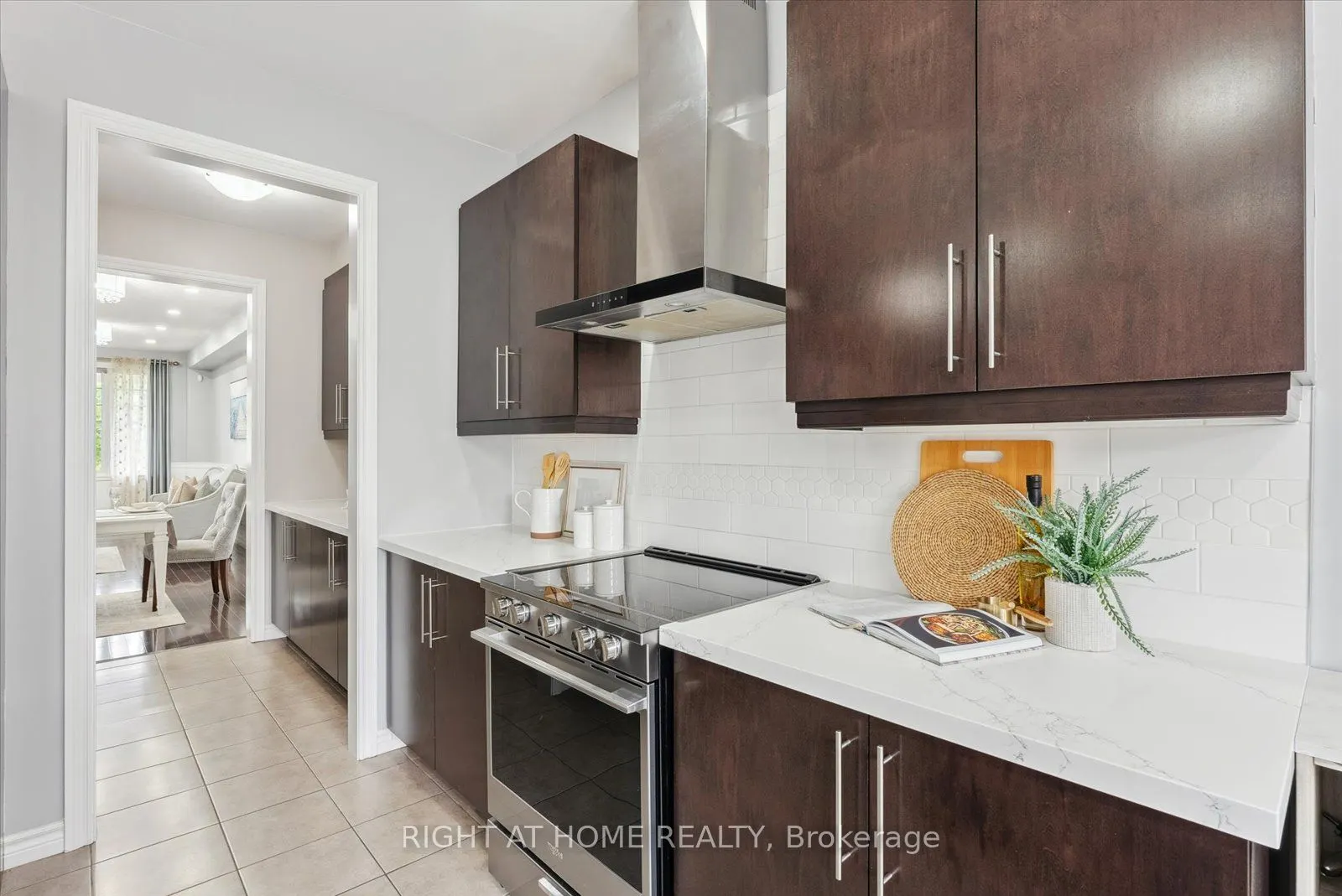 7 Carl Raby St