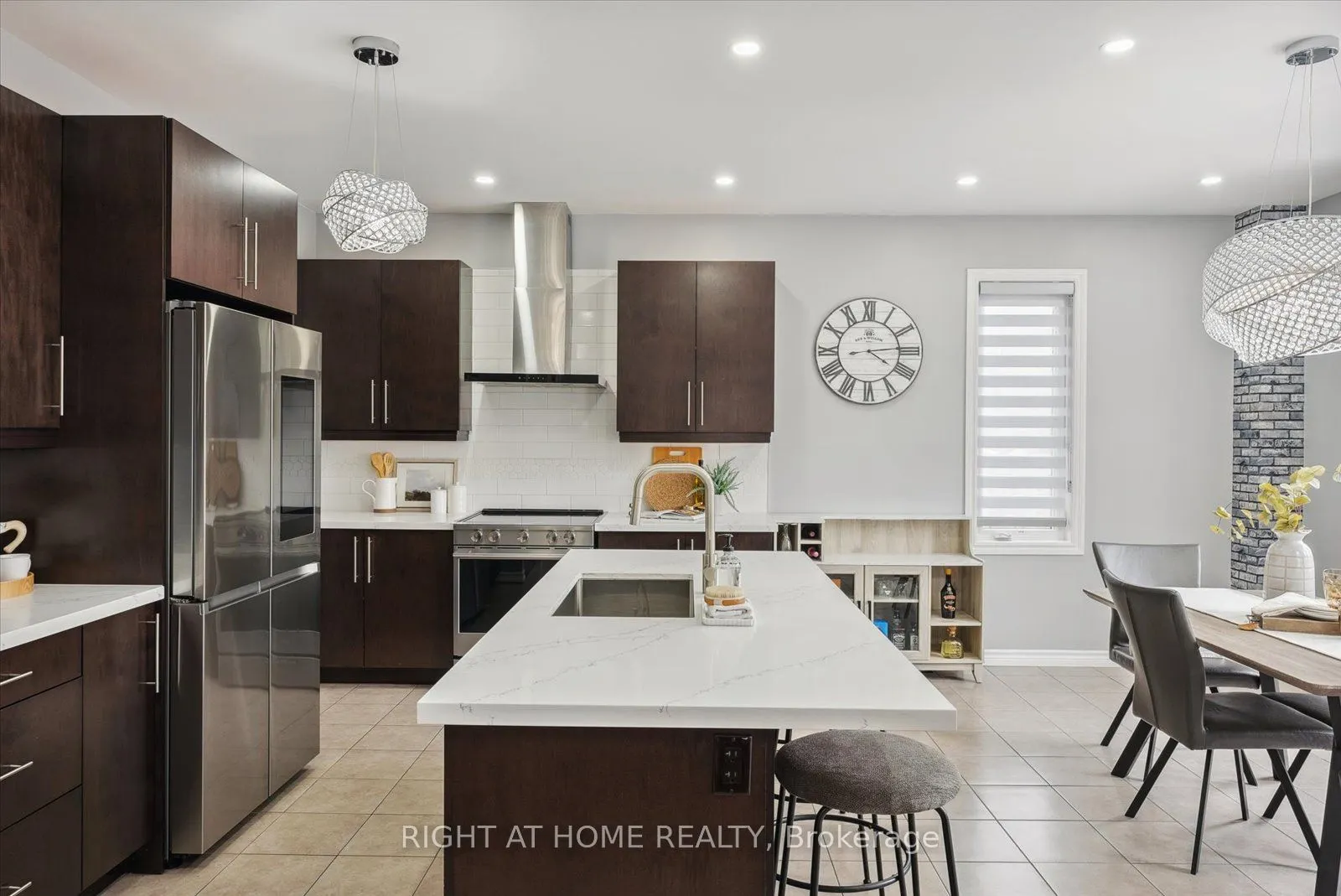 7 Carl Raby St