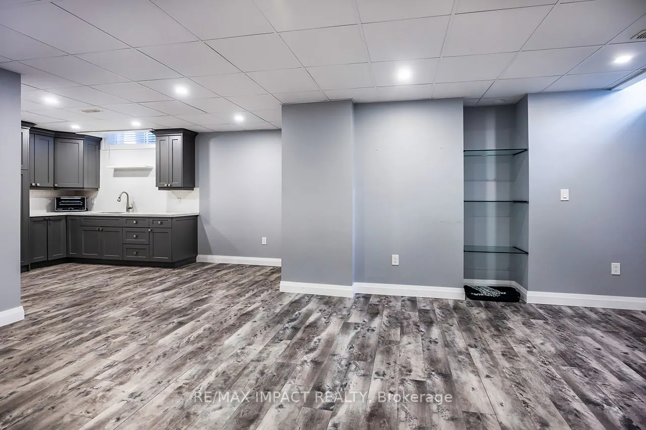 384 Northglen Blvd