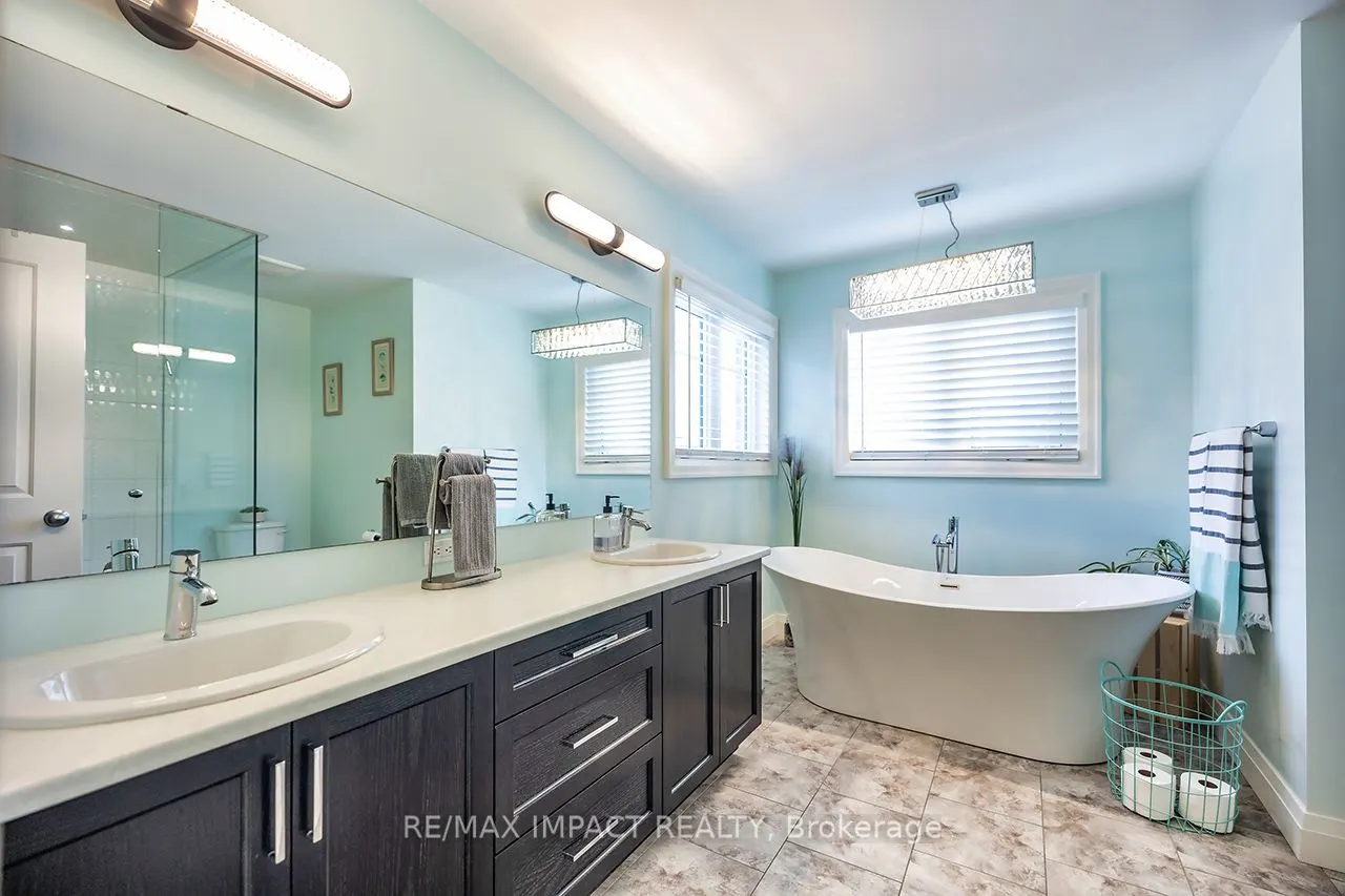 384 Northglen Blvd