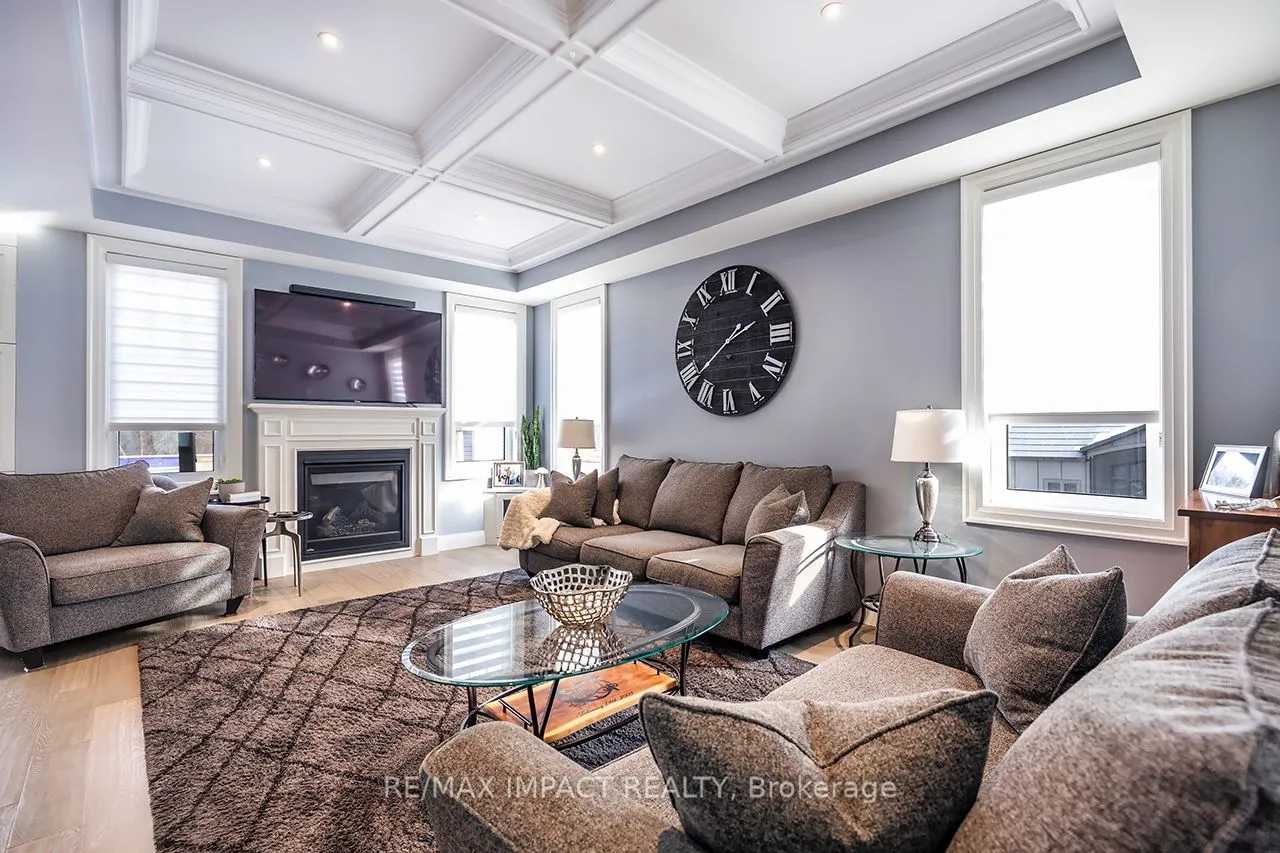 384 Northglen Blvd