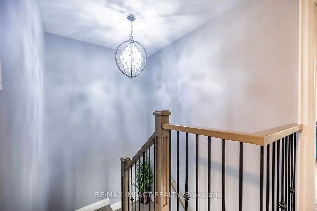 384 Northglen Blvd