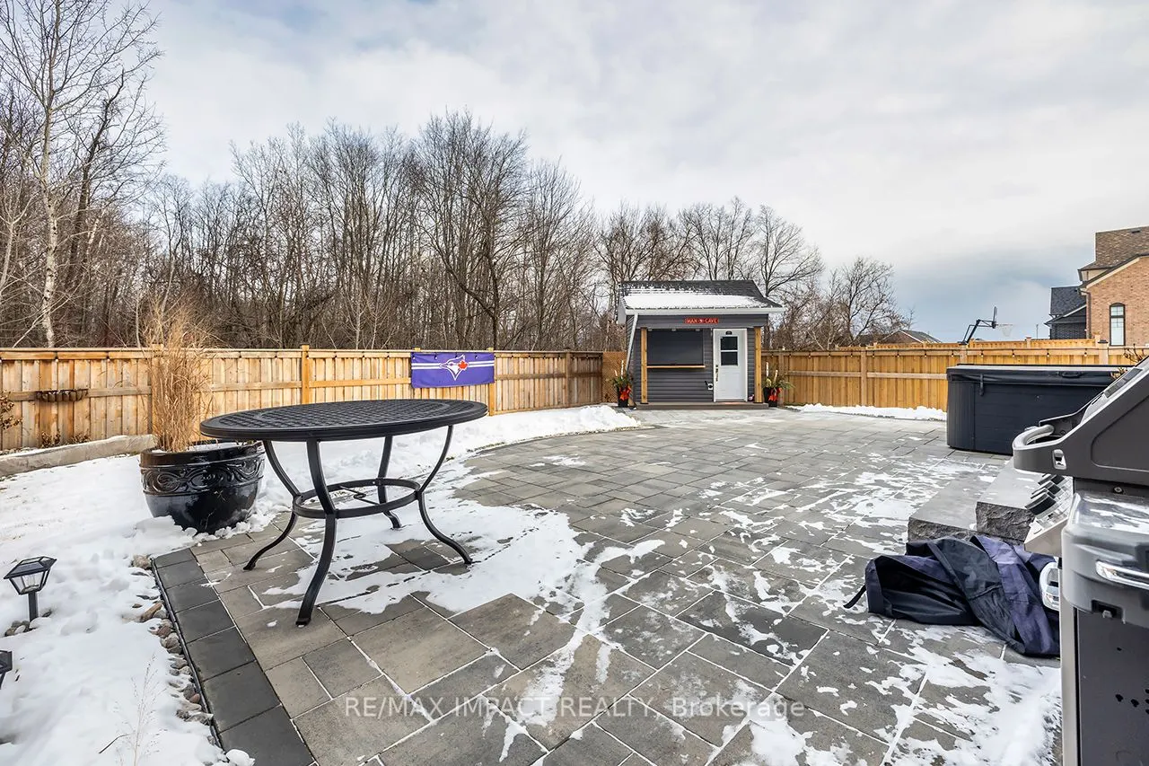 384 Northglen Blvd