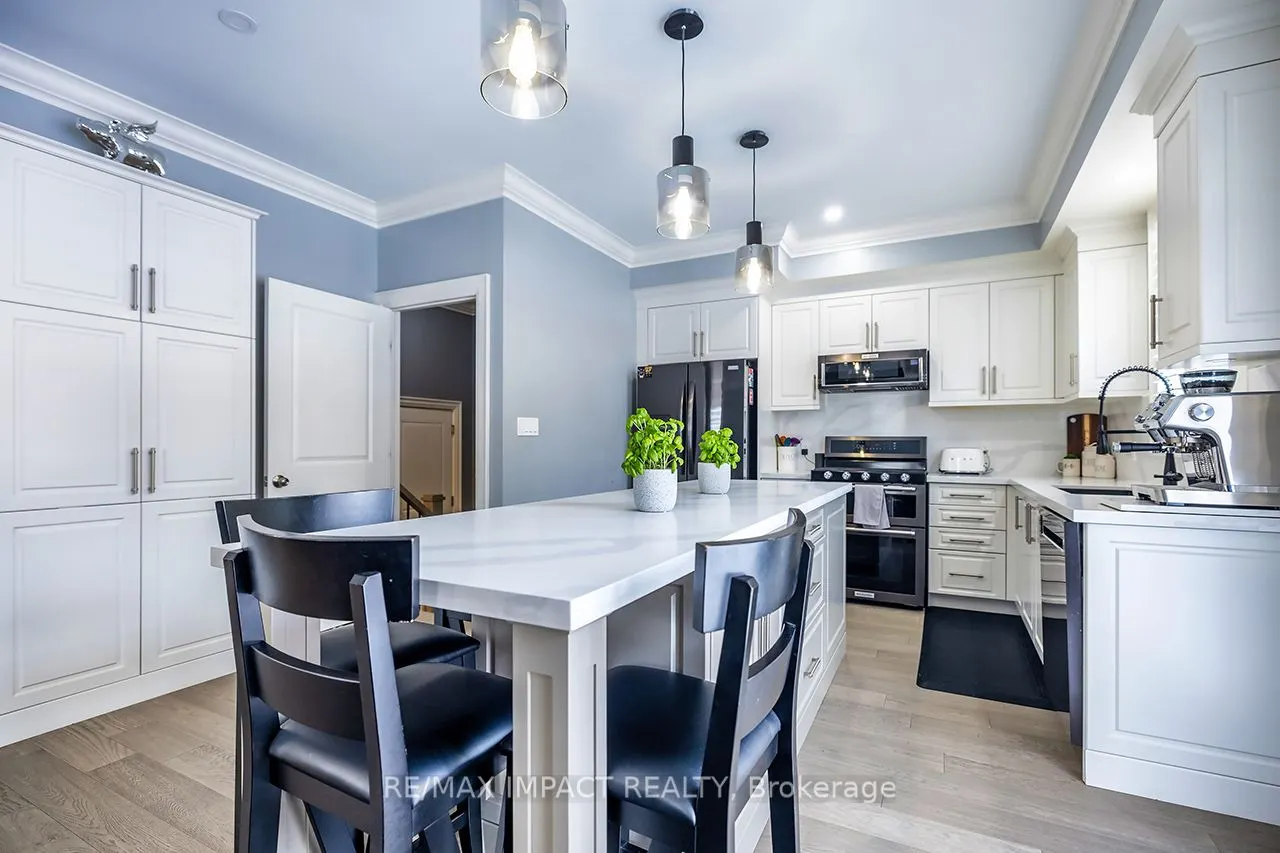 384 Northglen Blvd