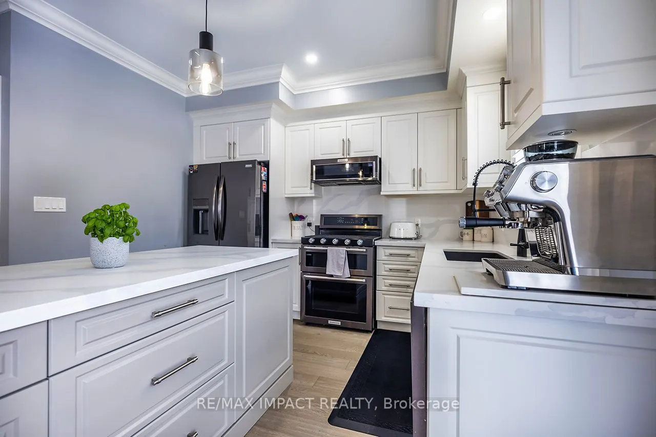 384 Northglen Blvd