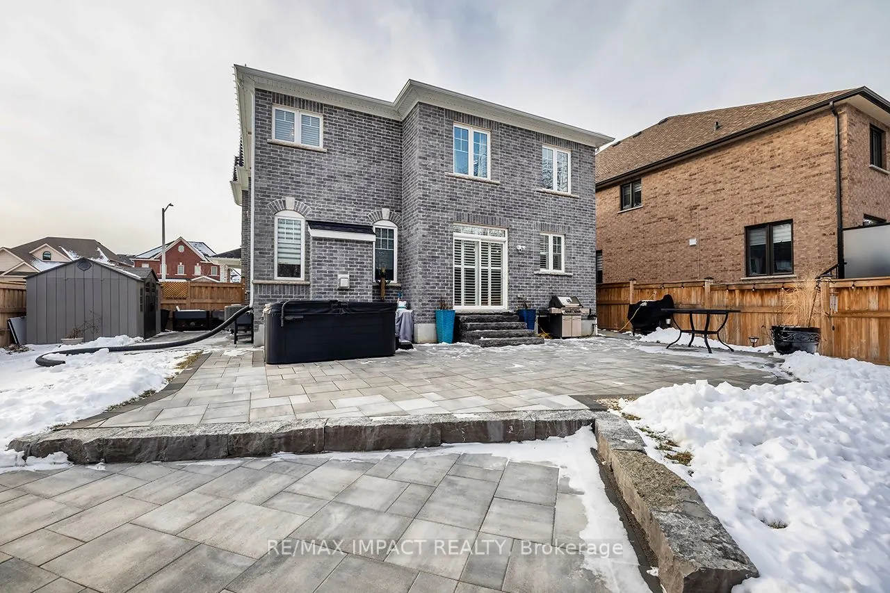 384 Northglen Blvd