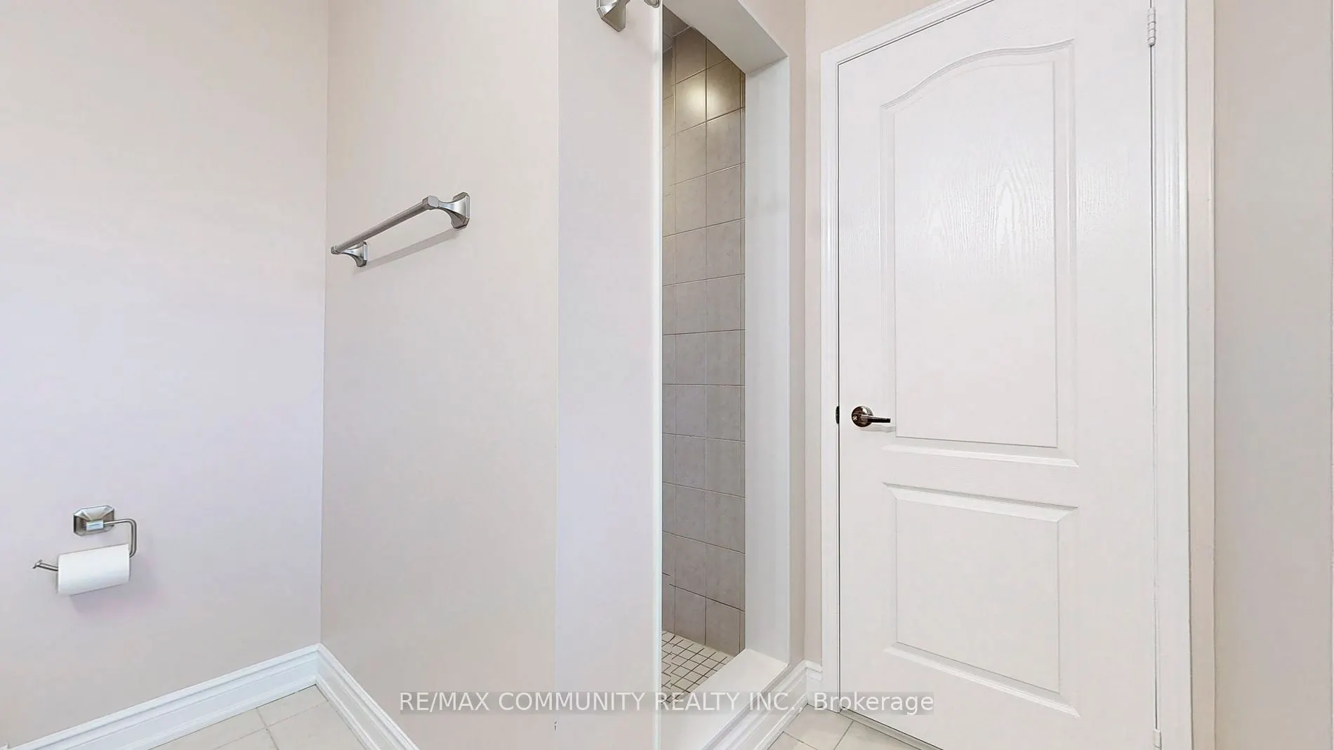 30 Raithby Cres