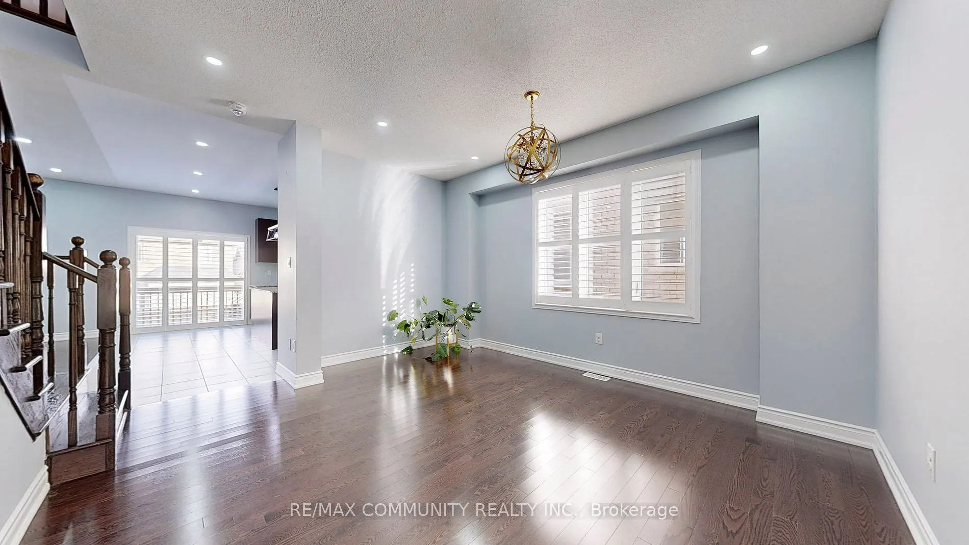 30 Raithby Cres
