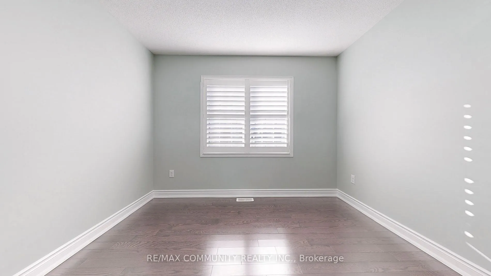 30 Raithby Cres