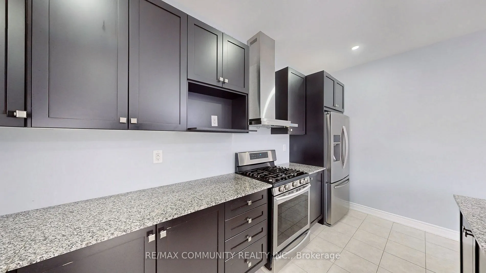 30 Raithby Cres