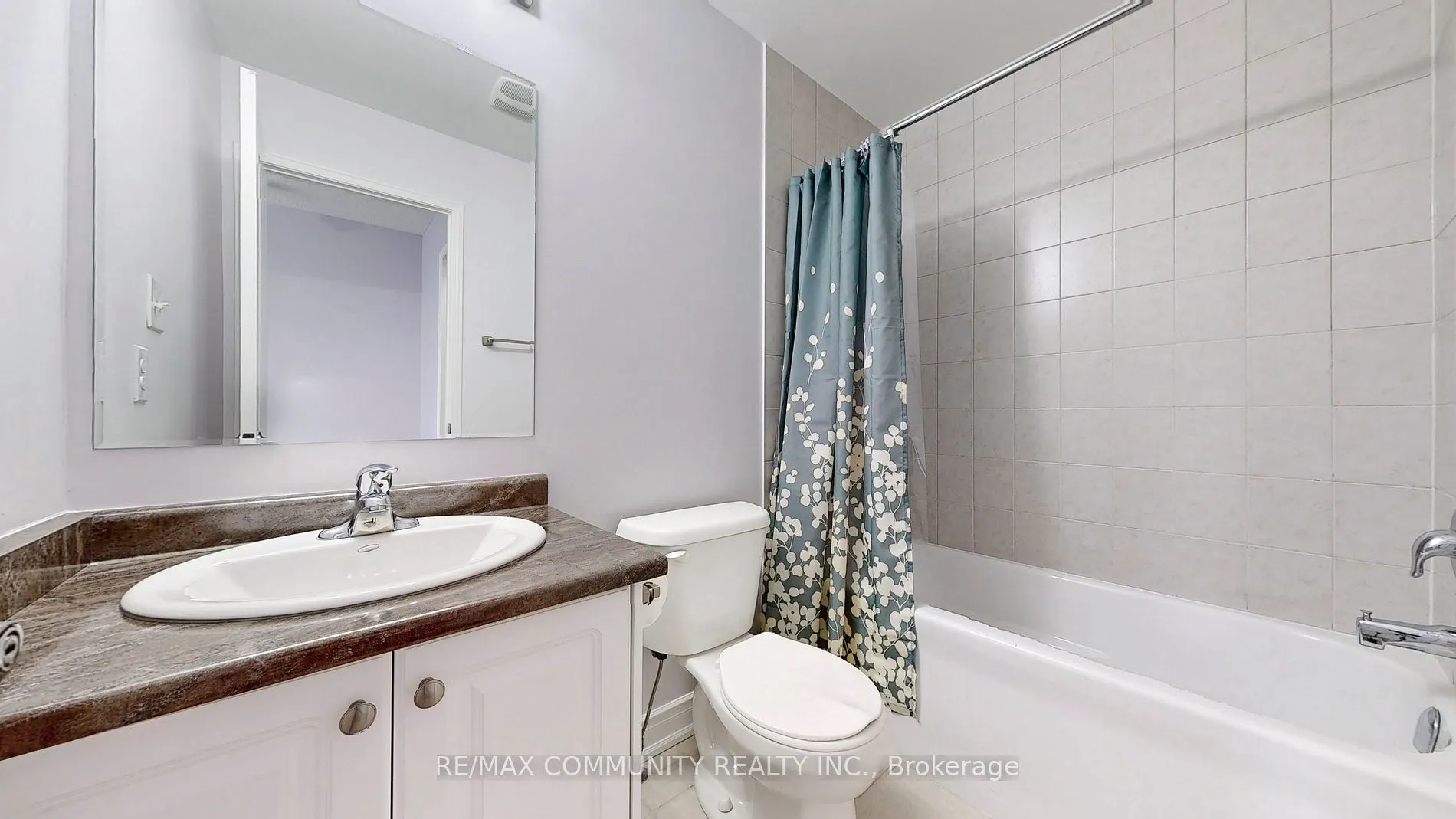 30 Raithby Cres