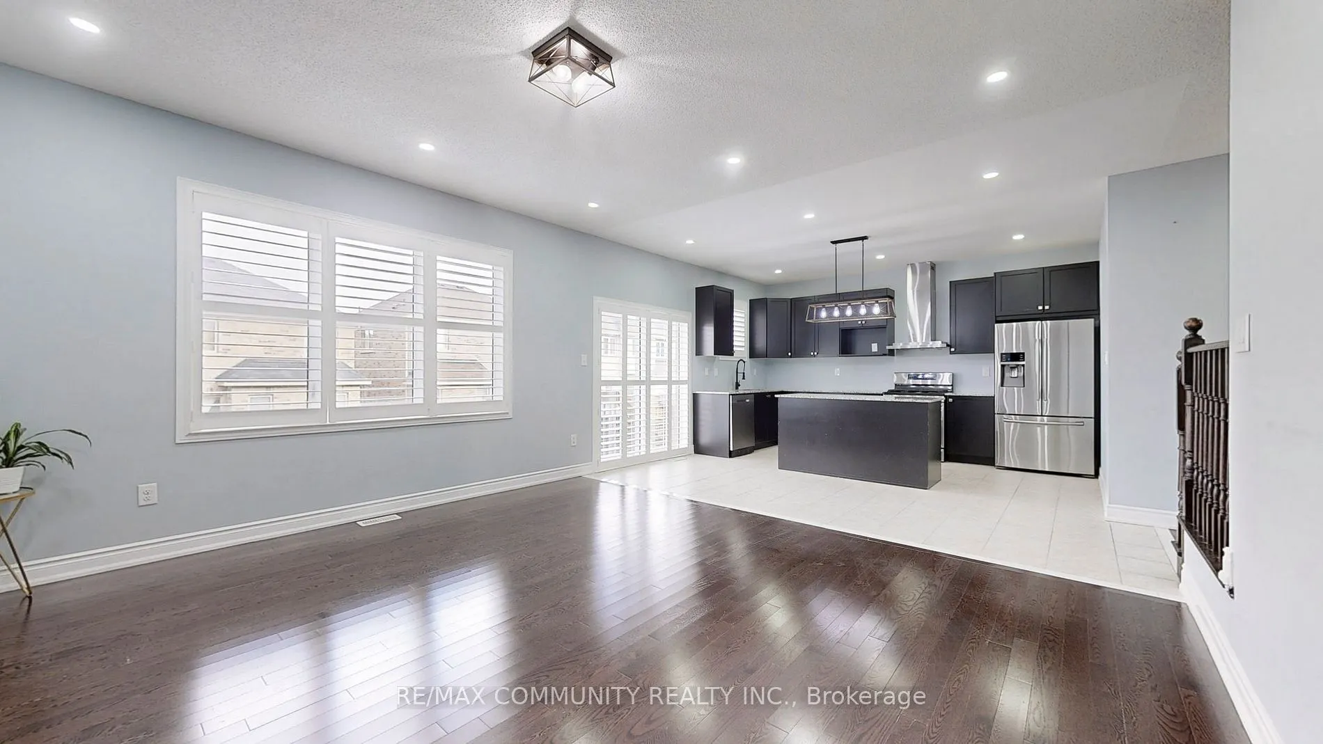 30 Raithby Cres
