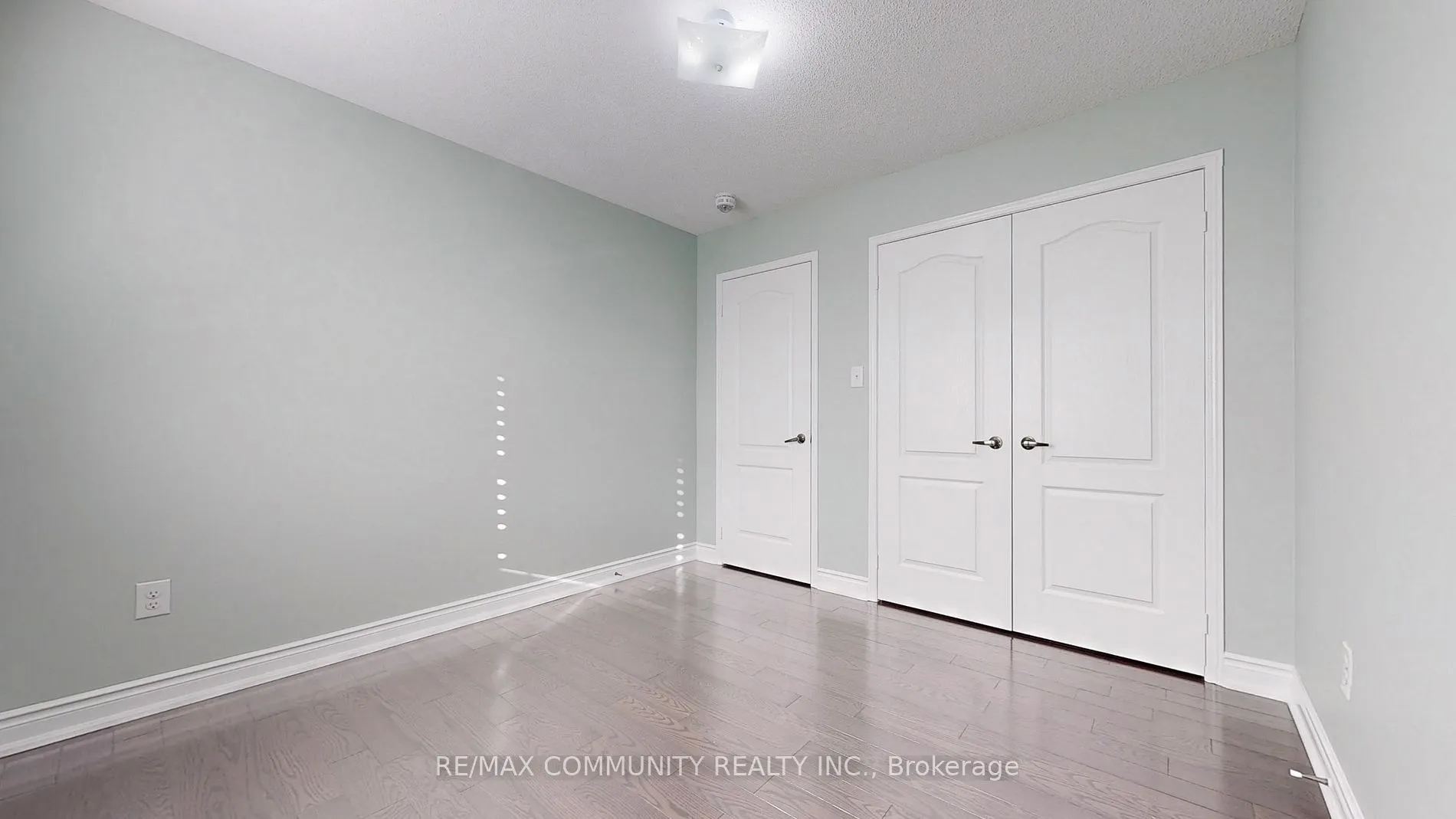 30 Raithby Cres